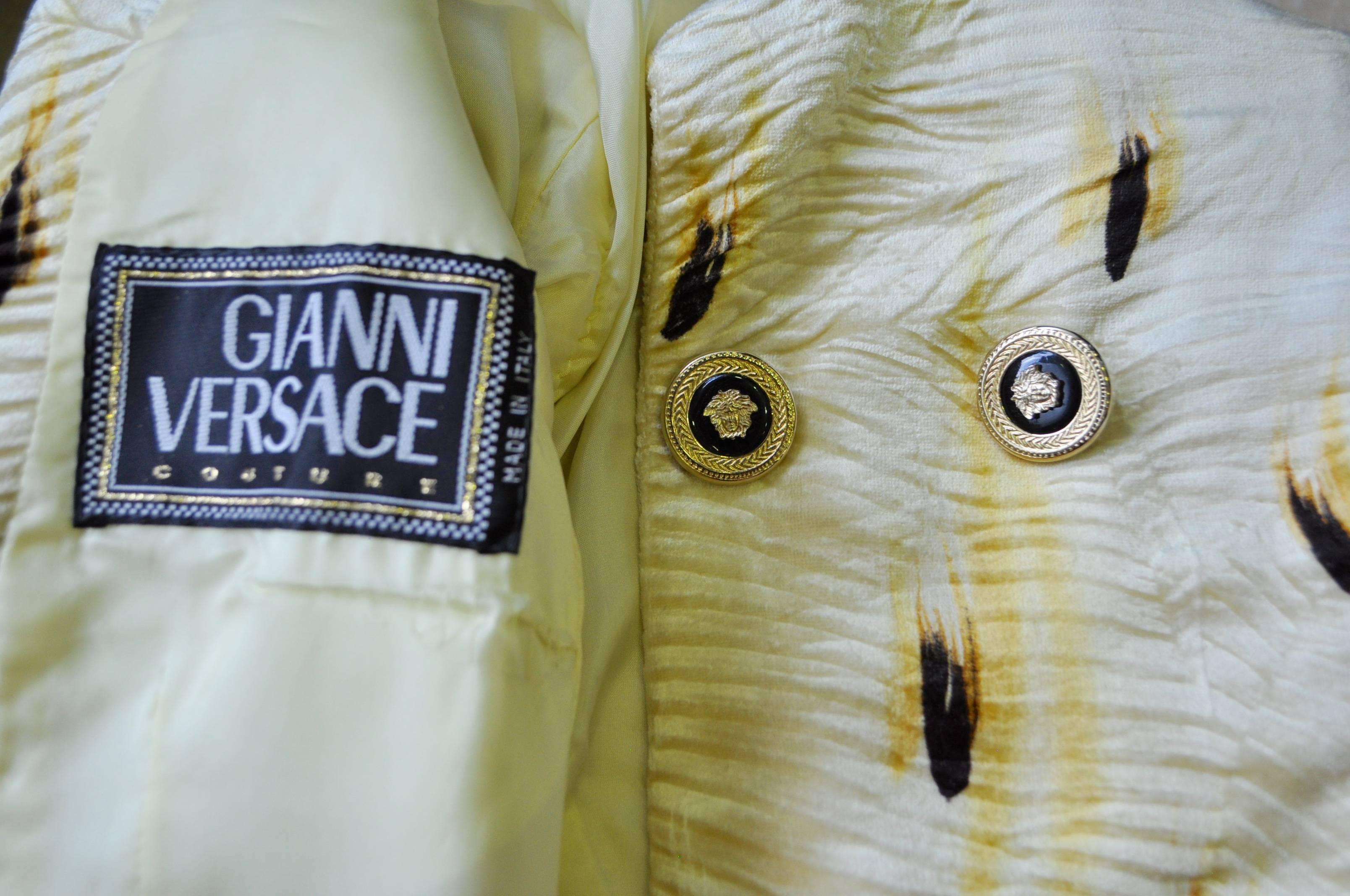 Highly Original Gianni Versace Couture Abstract Plume Print Skirt Suit For Sale 3