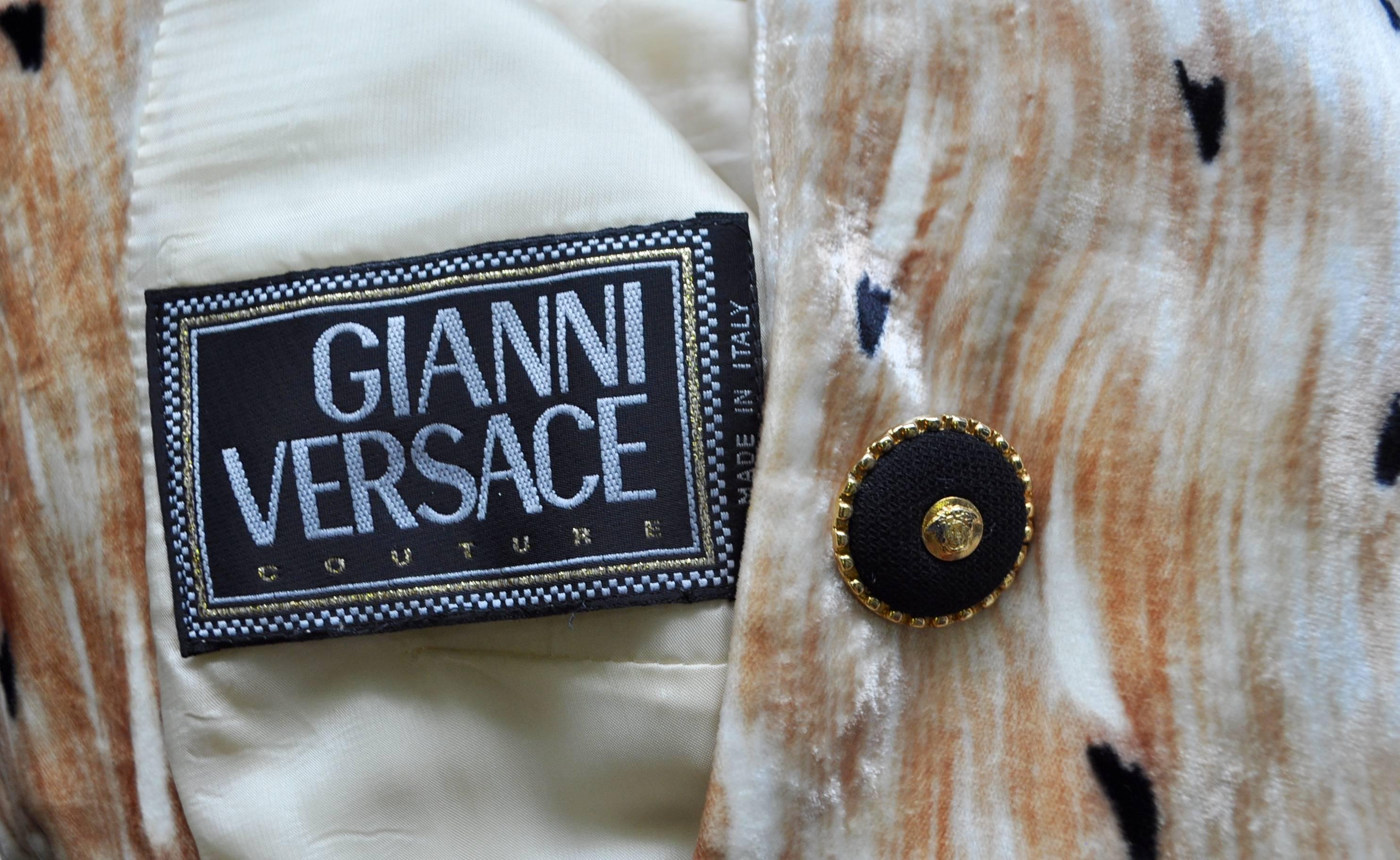 Very Rare Gianni Versace Abstract Plume Print Crushed Velvet Jacket For Sale 2
