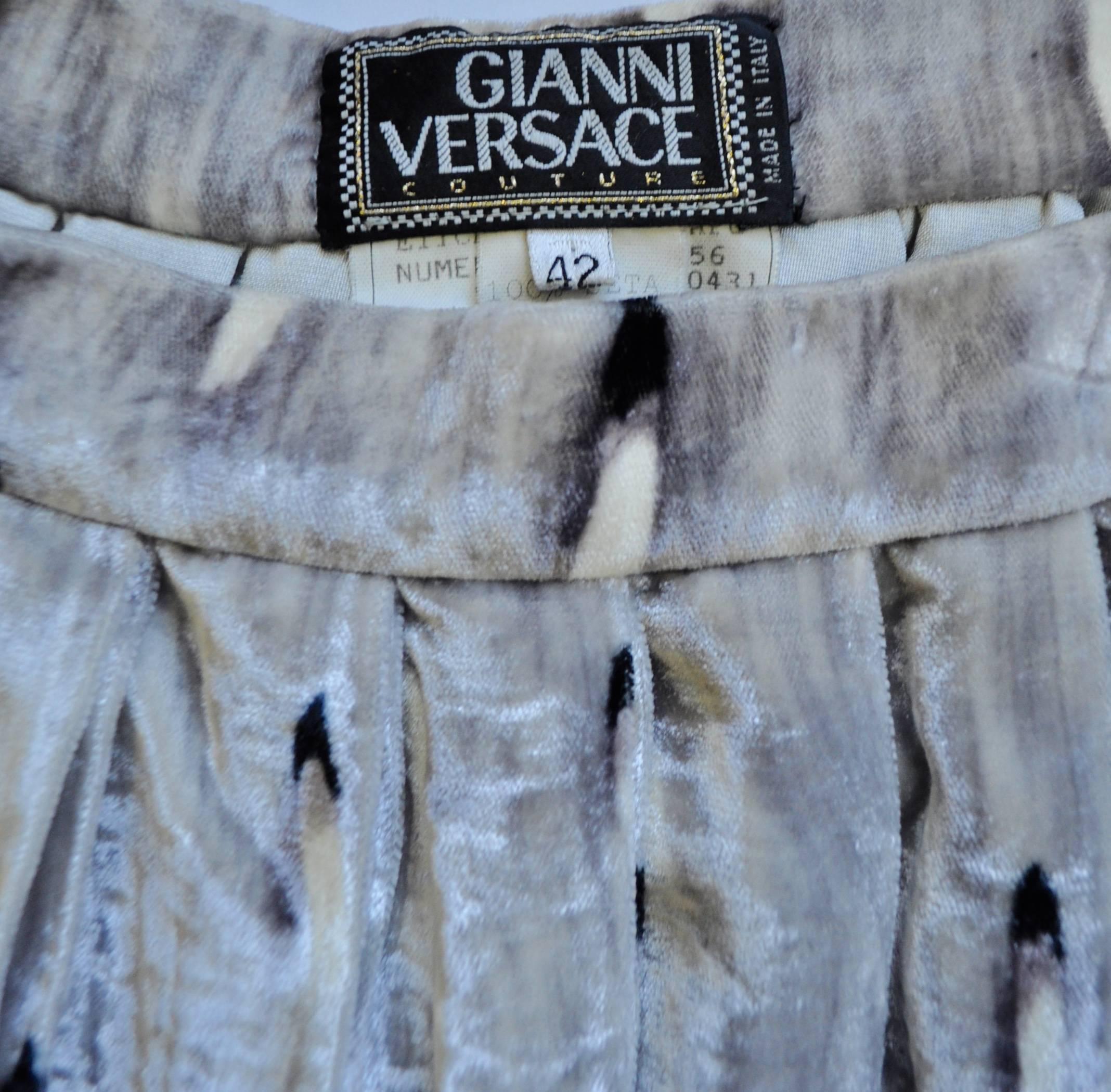 Women's Gianni Versace Couture Abstract Plume Print Crushed Velvet Pleated Mini Skirt For Sale
