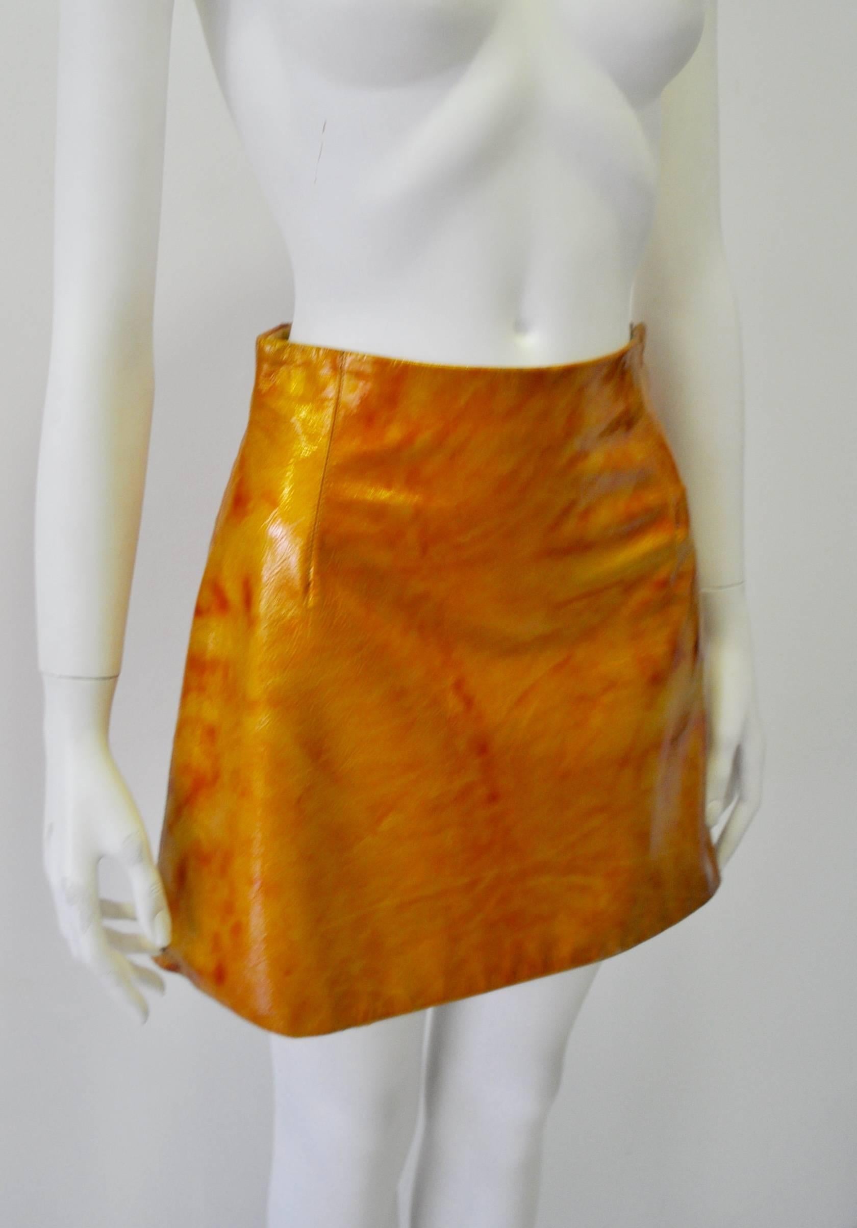 Very Rare Gianni Versace Couture Golden Lustruous Pleather Mini Skirt In New Condition For Sale In Athens, Agia Paraskevi