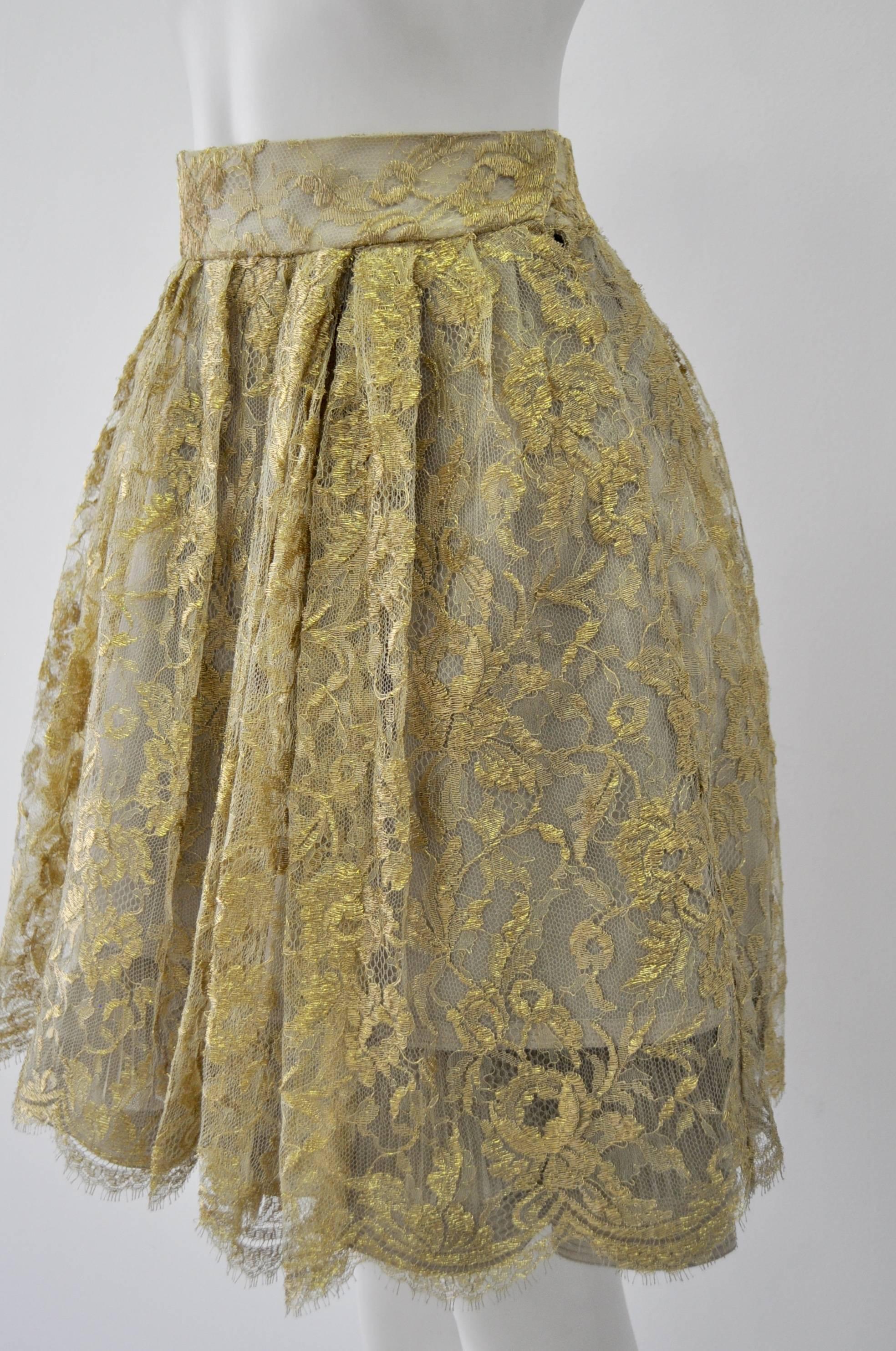 Exceptional Gianni Versace Couture Multi-Tier Flounce Gold Lace Skirt In New Condition For Sale In Athens, Agia Paraskevi