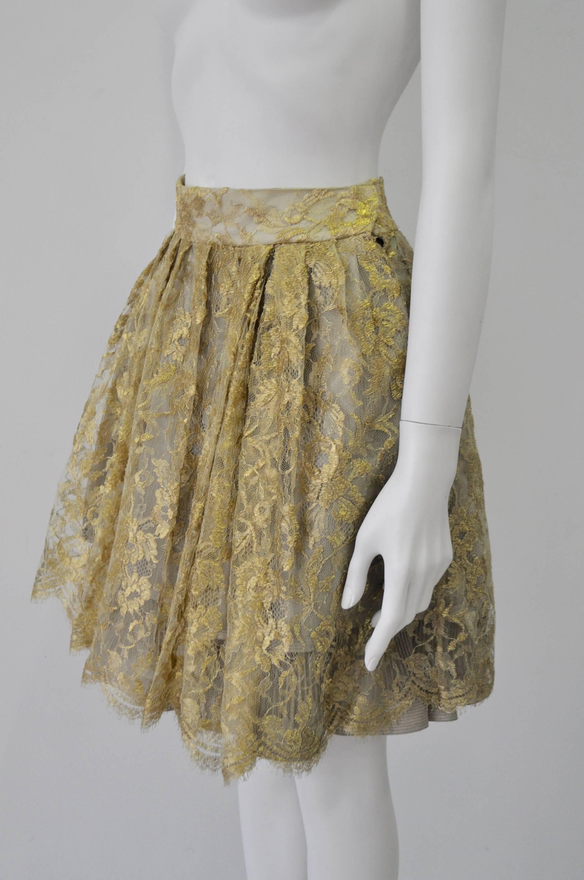 Exceptional Gianni Versace Couture Multi-Tier Flounce Gold Lace Skirt For Sale 1