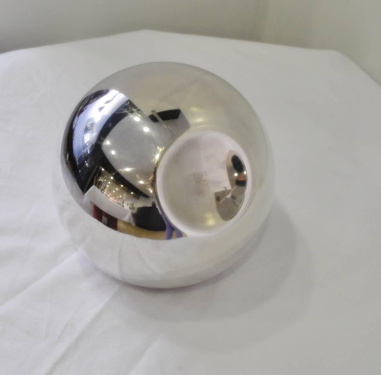 Important Lino Sabattini Silverware Spherical Flower Vase In Excellent Condition For Sale In Athens, Agia Paraskevi
