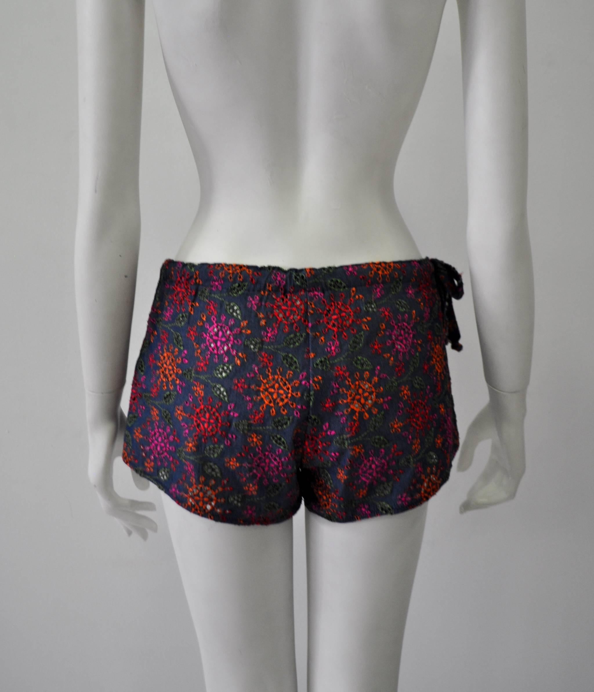 One of a Kind Christian Lacroix Pool & Beach Cotton Eyelet Lace Shorts In New Condition For Sale In Athens, Agia Paraskevi