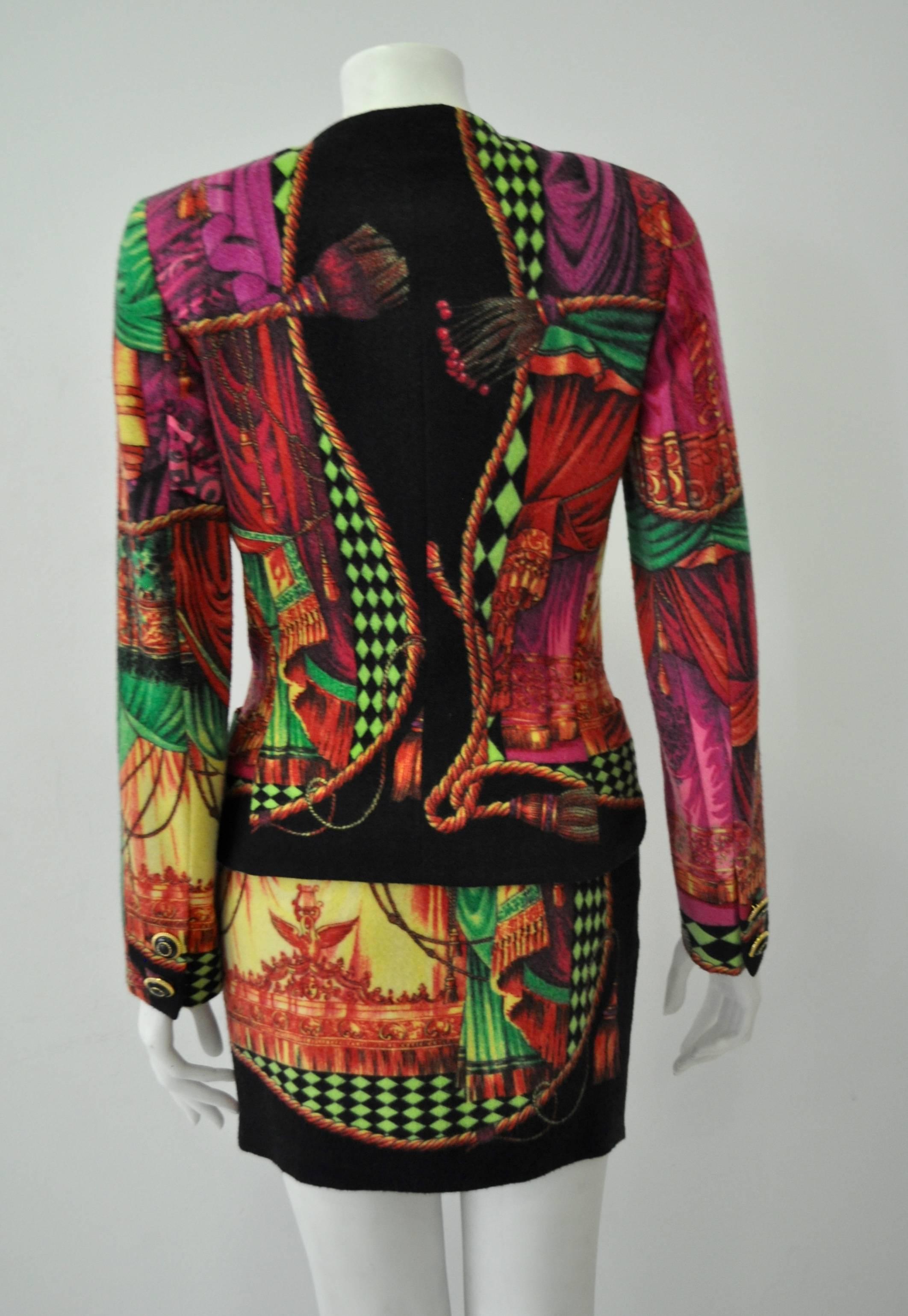 Important and Iconic Gianni Versace 'Teatro' Collection Wool Felt Suit In New Condition For Sale In Athens, Agia Paraskevi