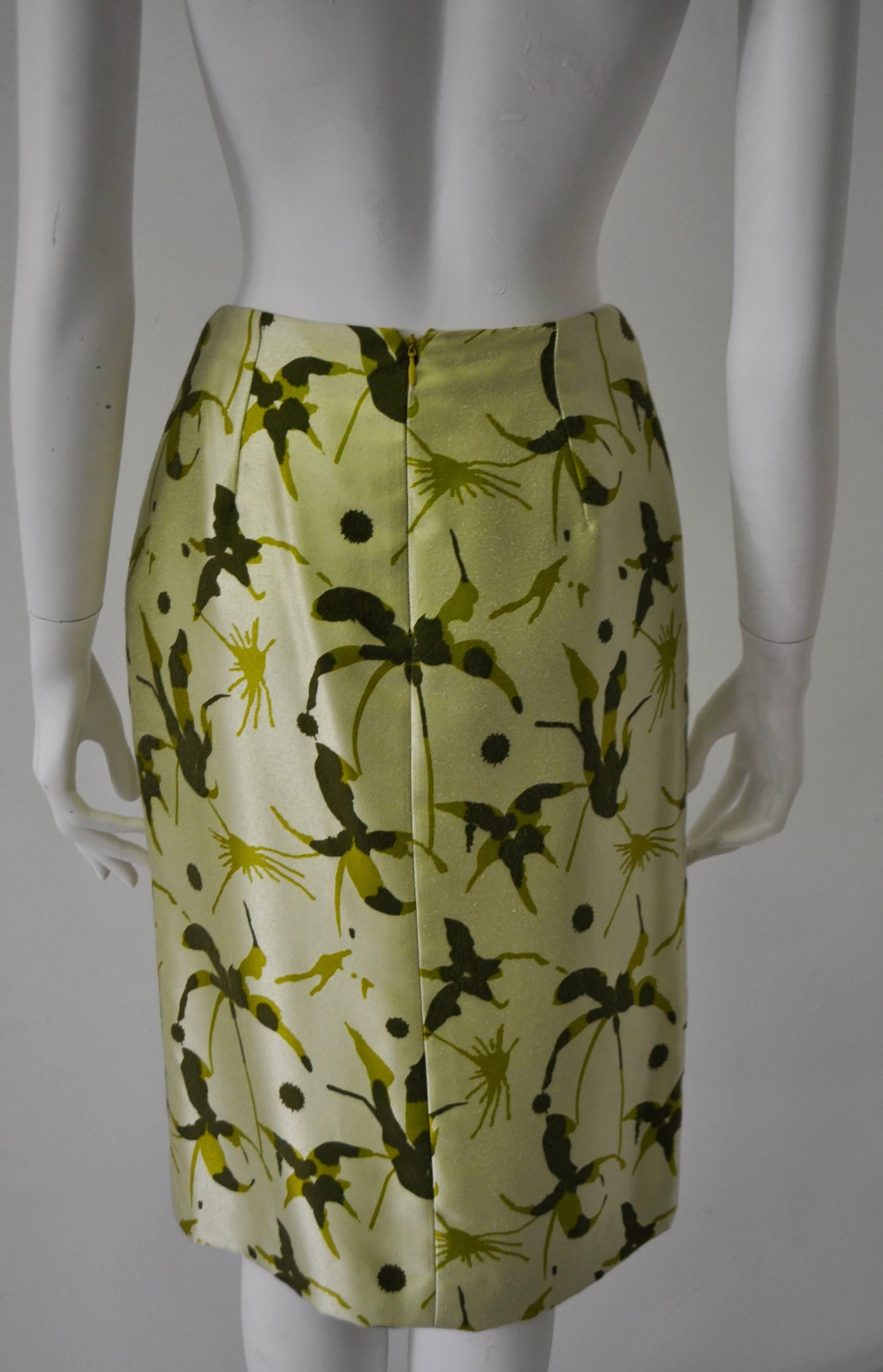 Elegant and Unique Gianni Versace Couture Frond Print Silk Pencil Skirt For Sale 1