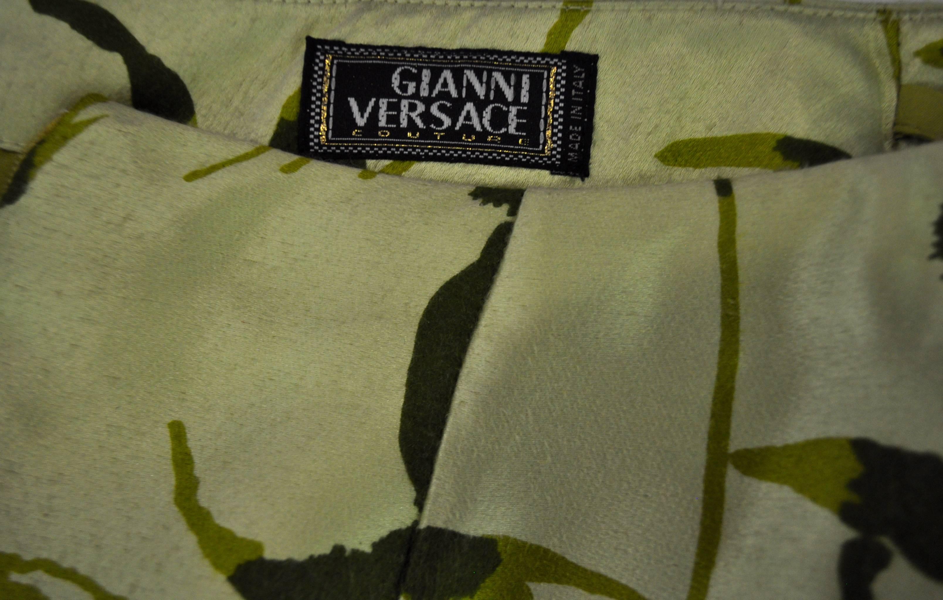 Elegant and Unique Gianni Versace Couture Frond Print Silk Pencil Skirt For Sale 3