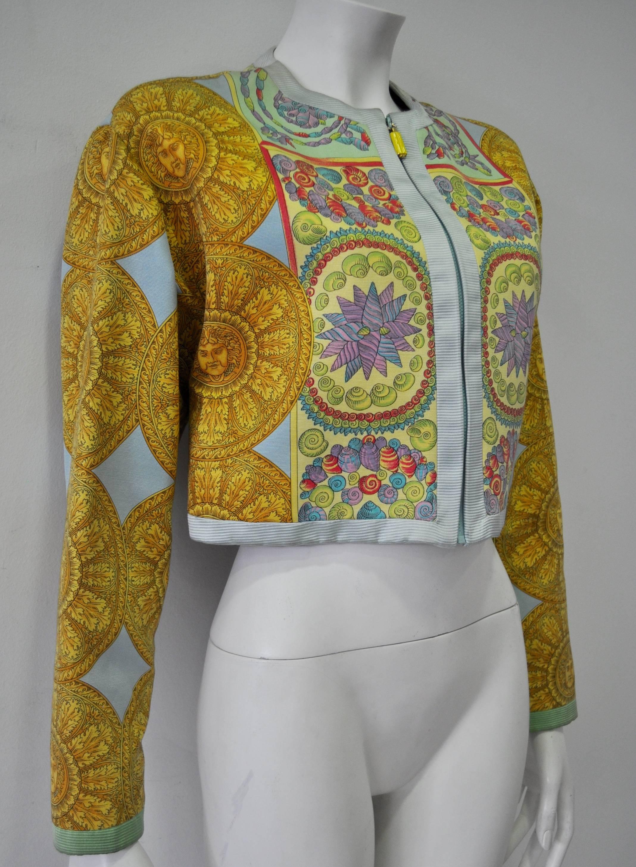 Very Rare Gianni Versace Istante Pastel Medusa Shell Print Bolero In New Condition For Sale In Athens, Agia Paraskevi