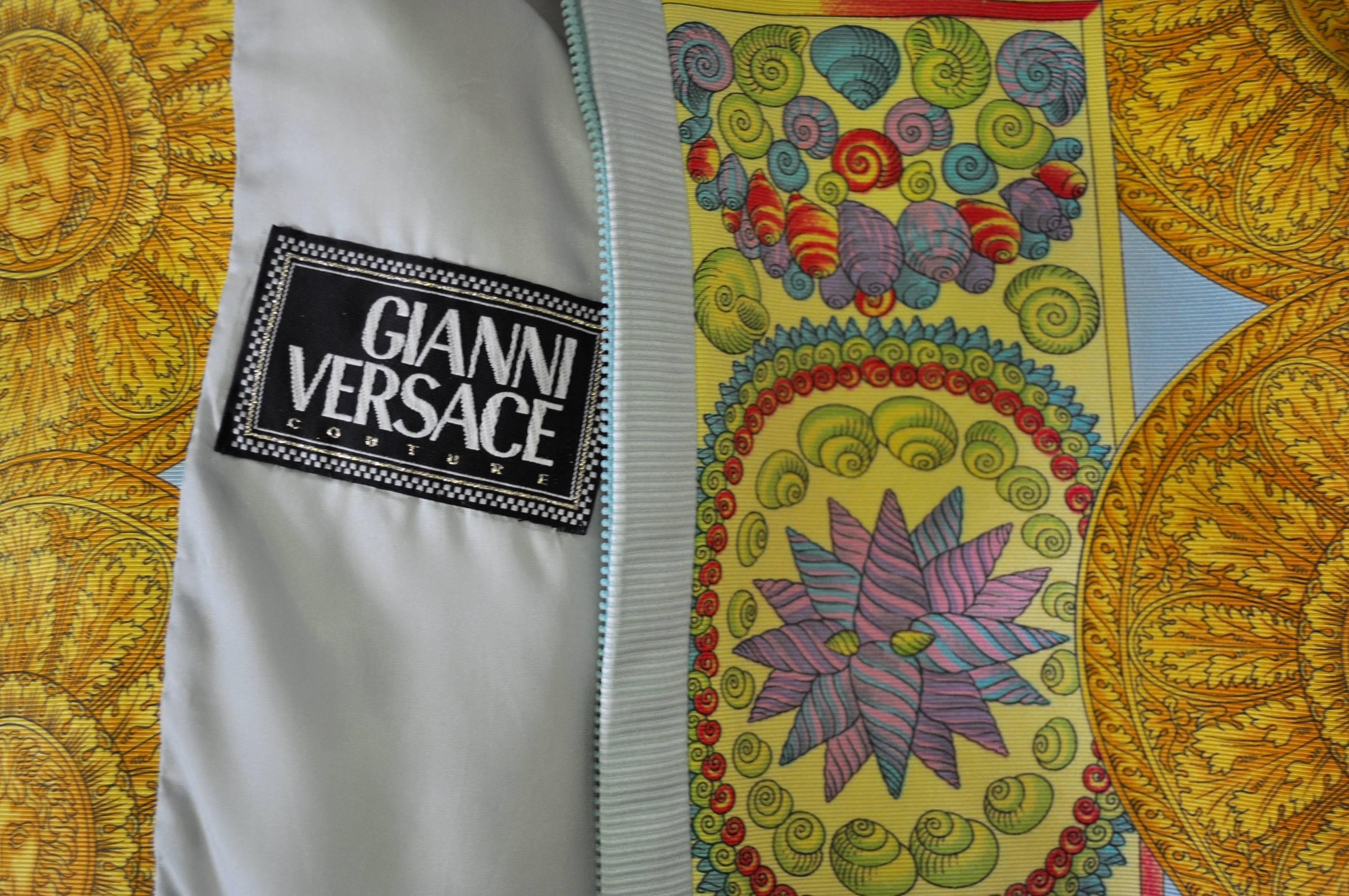 Very Rare Gianni Versace Istante Pastel Medusa Shell Print Bolero For Sale 4