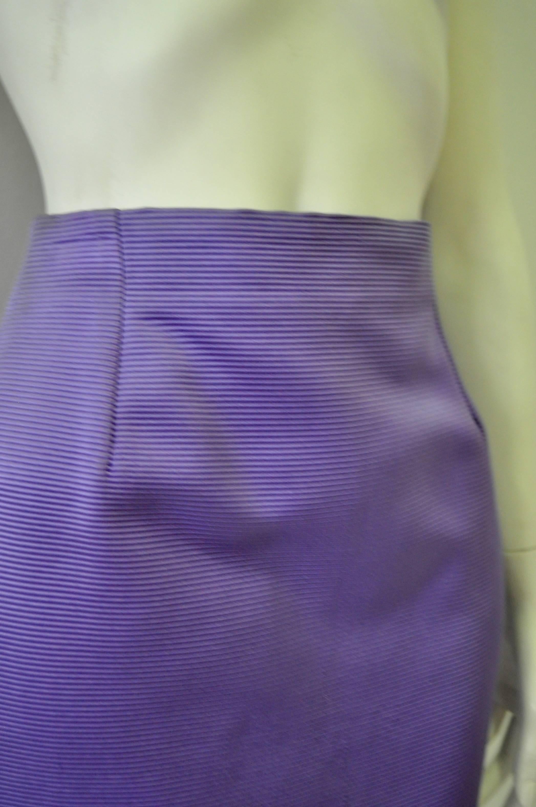 Classic Gianni Versace Lavender Ribbed Silk Mini Skirt In New Condition For Sale In Athens, Agia Paraskevi