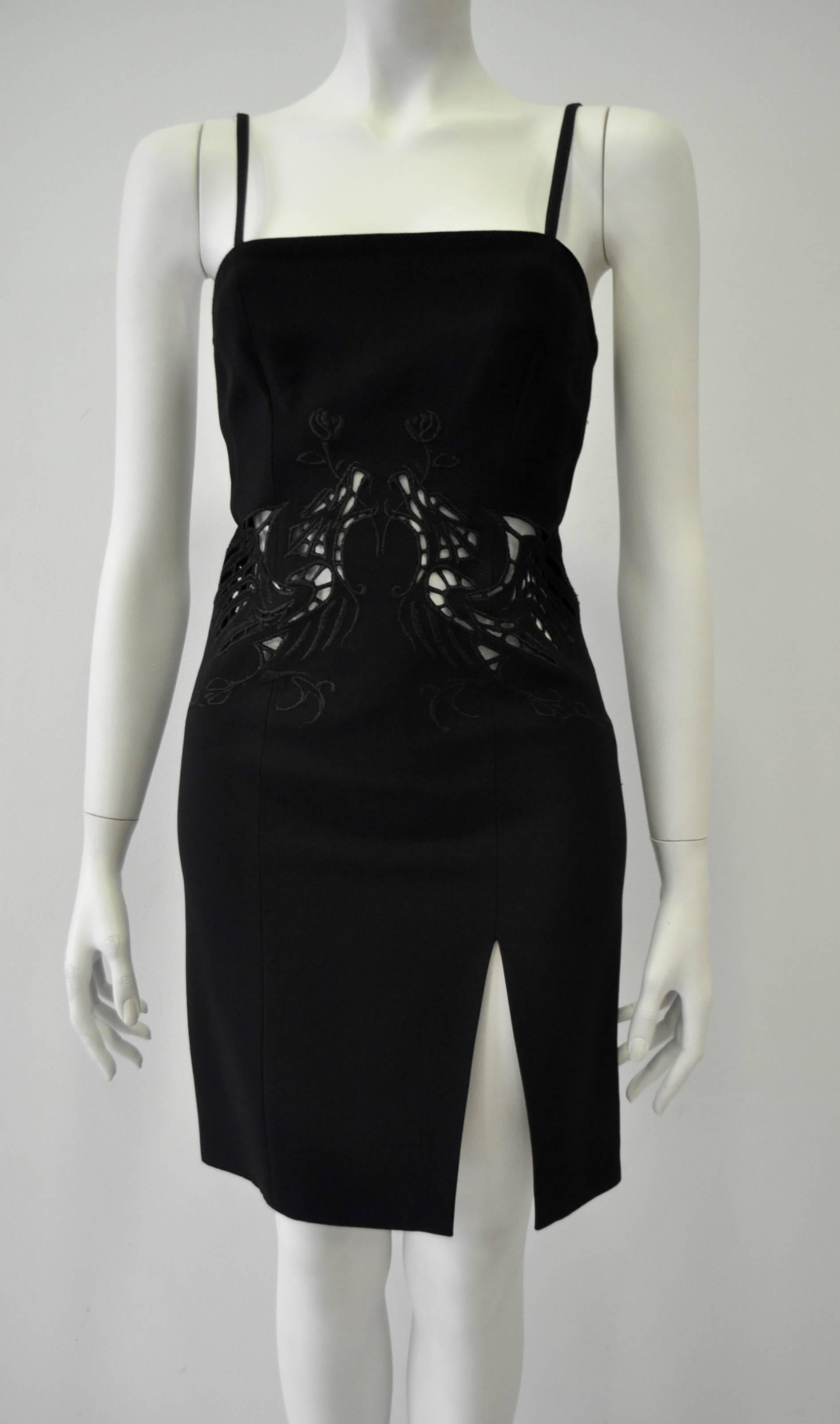 Chic Angelo Mozzillo Cut-Out Floral Embroidered Midriff Black Cocktail Dress In New Condition For Sale In Athens, Agia Paraskevi