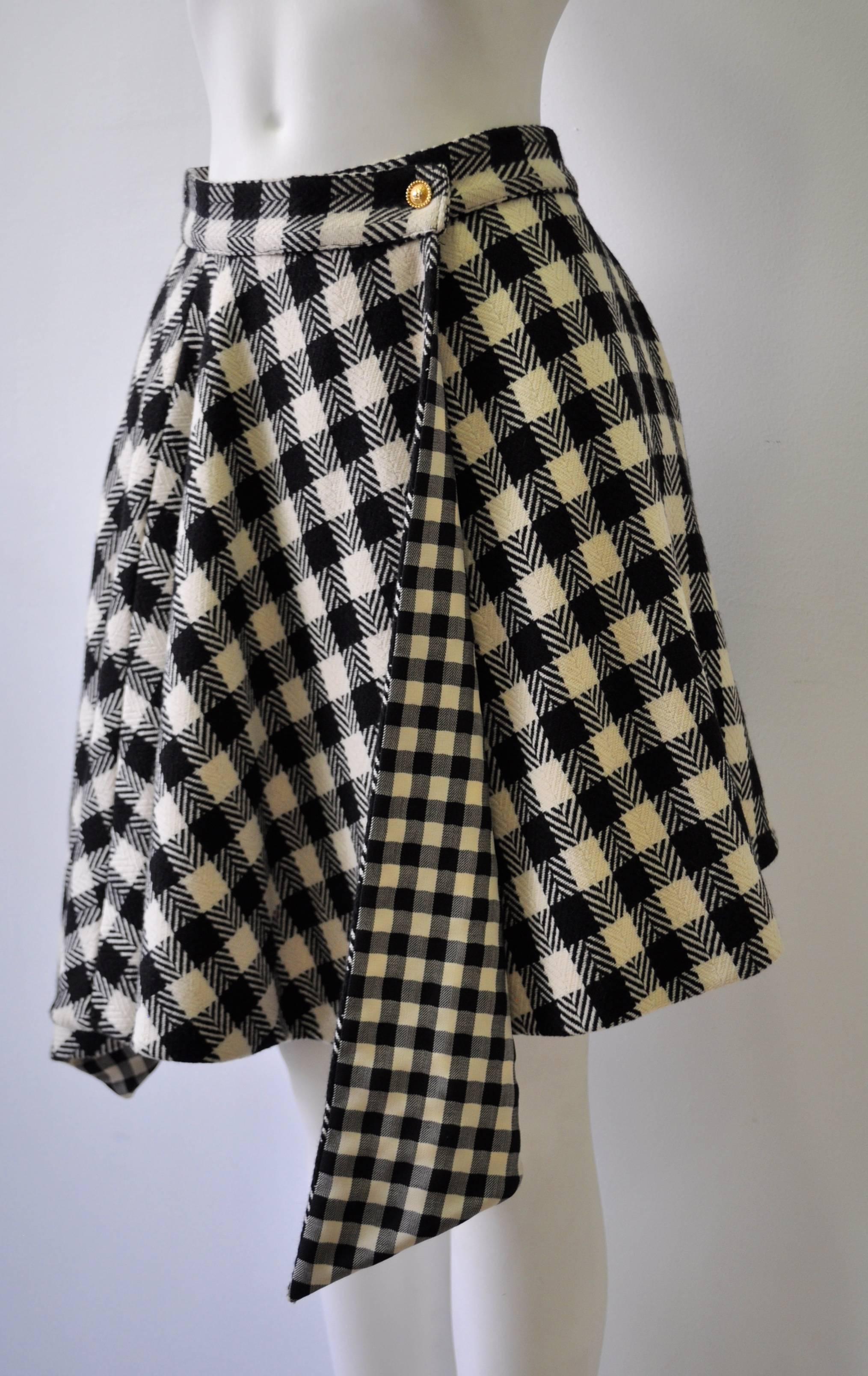 Rare Gianni Versace Couture Checked Asymmetrical Wool Wrap Skirt In New Condition For Sale In Athens, Agia Paraskevi