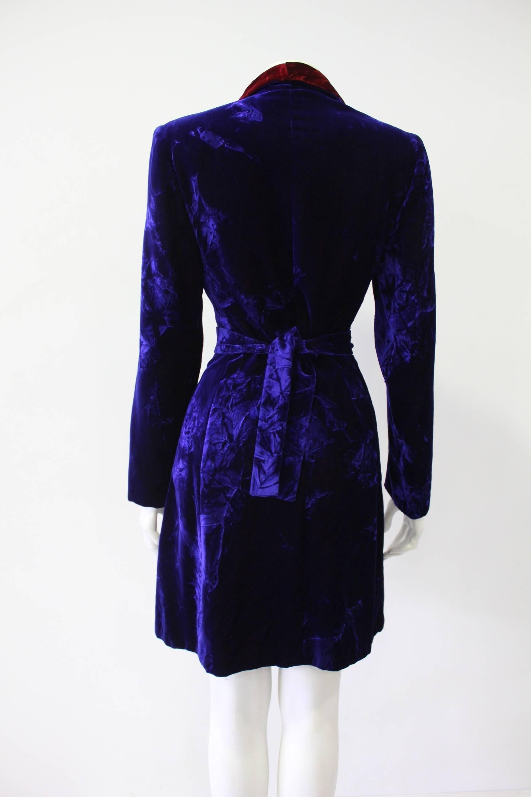 Women's Istante By Gianni Versace Crushed Velvet Evening Coat  Fall/Winter 1997 For Sale