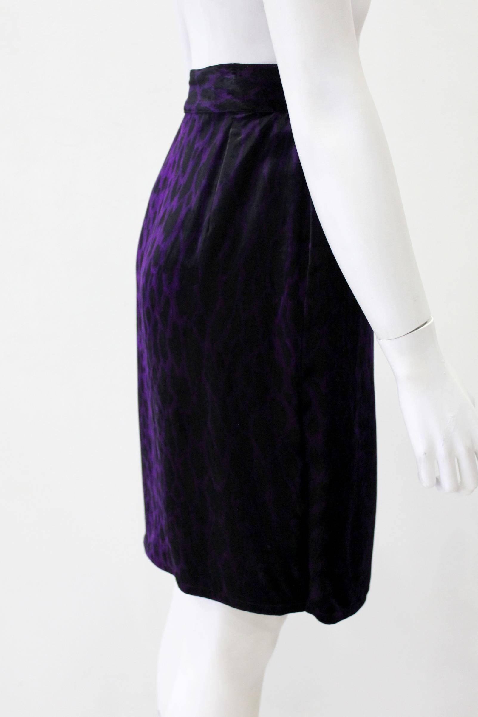 Black Unique Gianni Versace Couture Velvet Leopard Print Skirt Fall 1989 For Sale