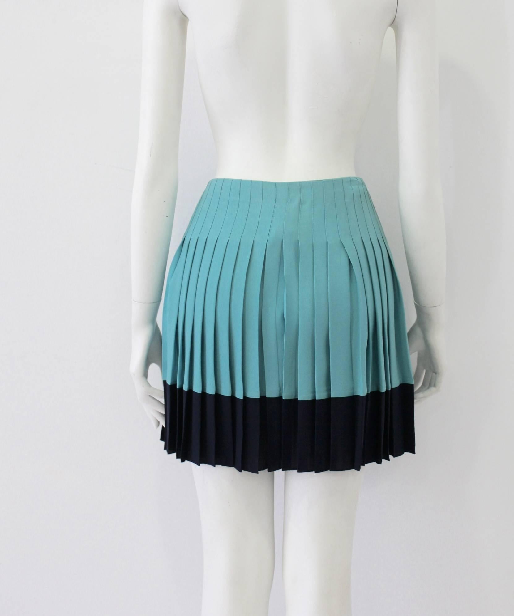 Gianni Versace Couture Color-Block Pleated Silk Mini Skirt Spring 1997 In Good Condition For Sale In Athens, Agia Paraskevi