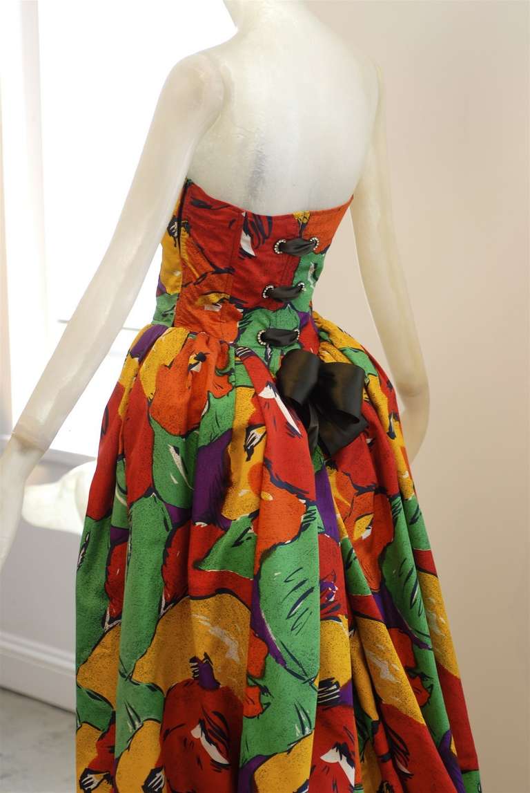 A Beautiful Nina Ricci Haute Couture Ball Gown In Excellent Condition For Sale In New York, NY