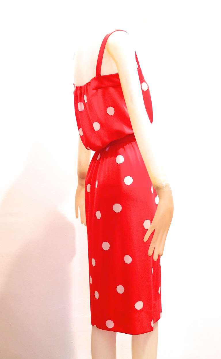 Chic and easy summer dress from Pauline Trigere in a red jersey with white dots.  Dress is fitted at the waist with a slightly blouson style top.  Side zipper.

No size label but will fit a size 4/6