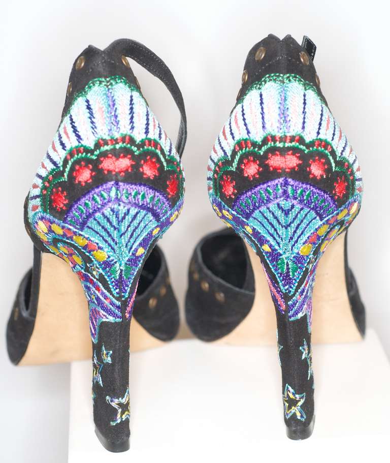 Haute bohemian Versace t-strap embroidered shoes.

Size 39.
Platform:
Heel height:
Made in Italy.
