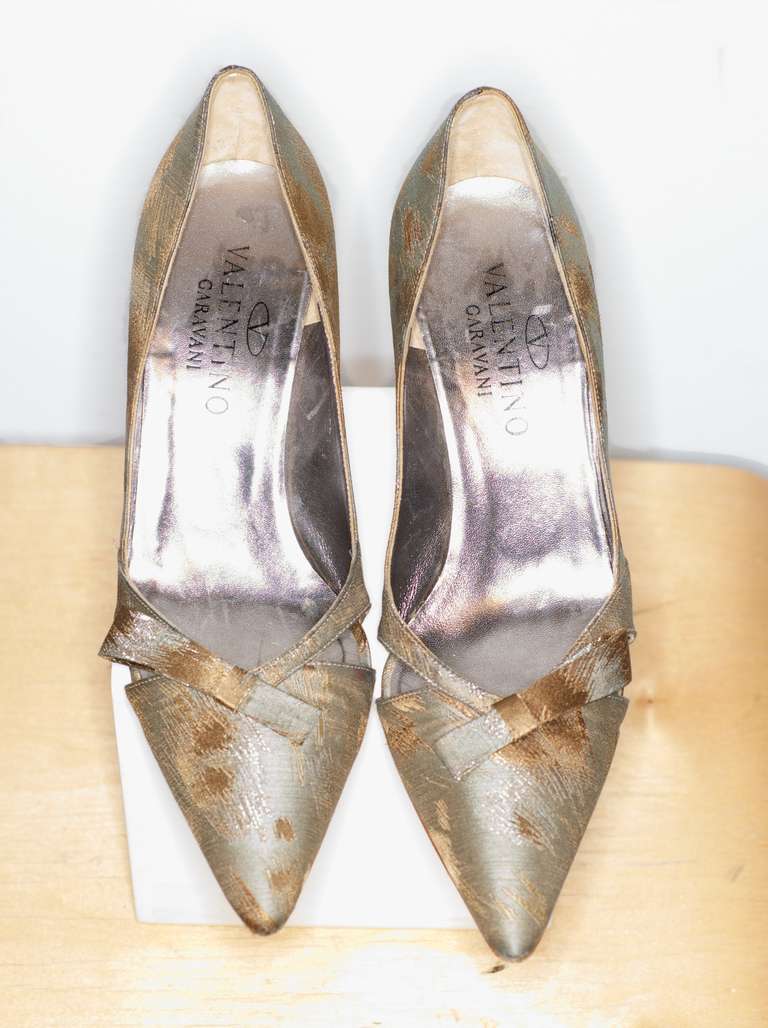 1960s Valentino Garavani Silk Shoes In Good Condition For Sale In New York, NY