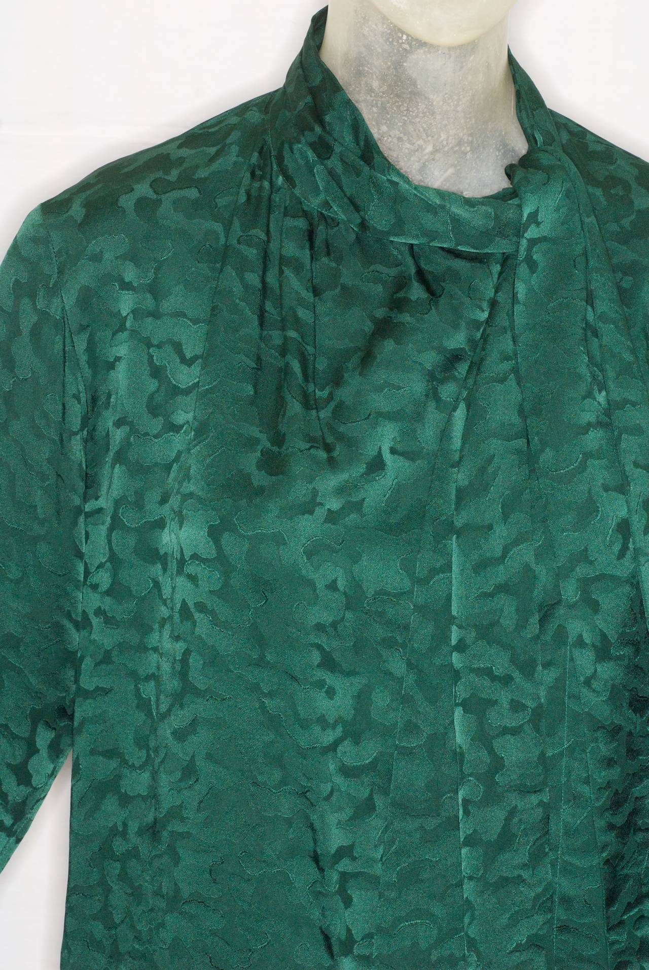 Yves Saint Laurent's silk pussy-bow blouse in a leopard print is a timeless classic.

Size 36 - but fits more like a 38.

Excellent condition.
