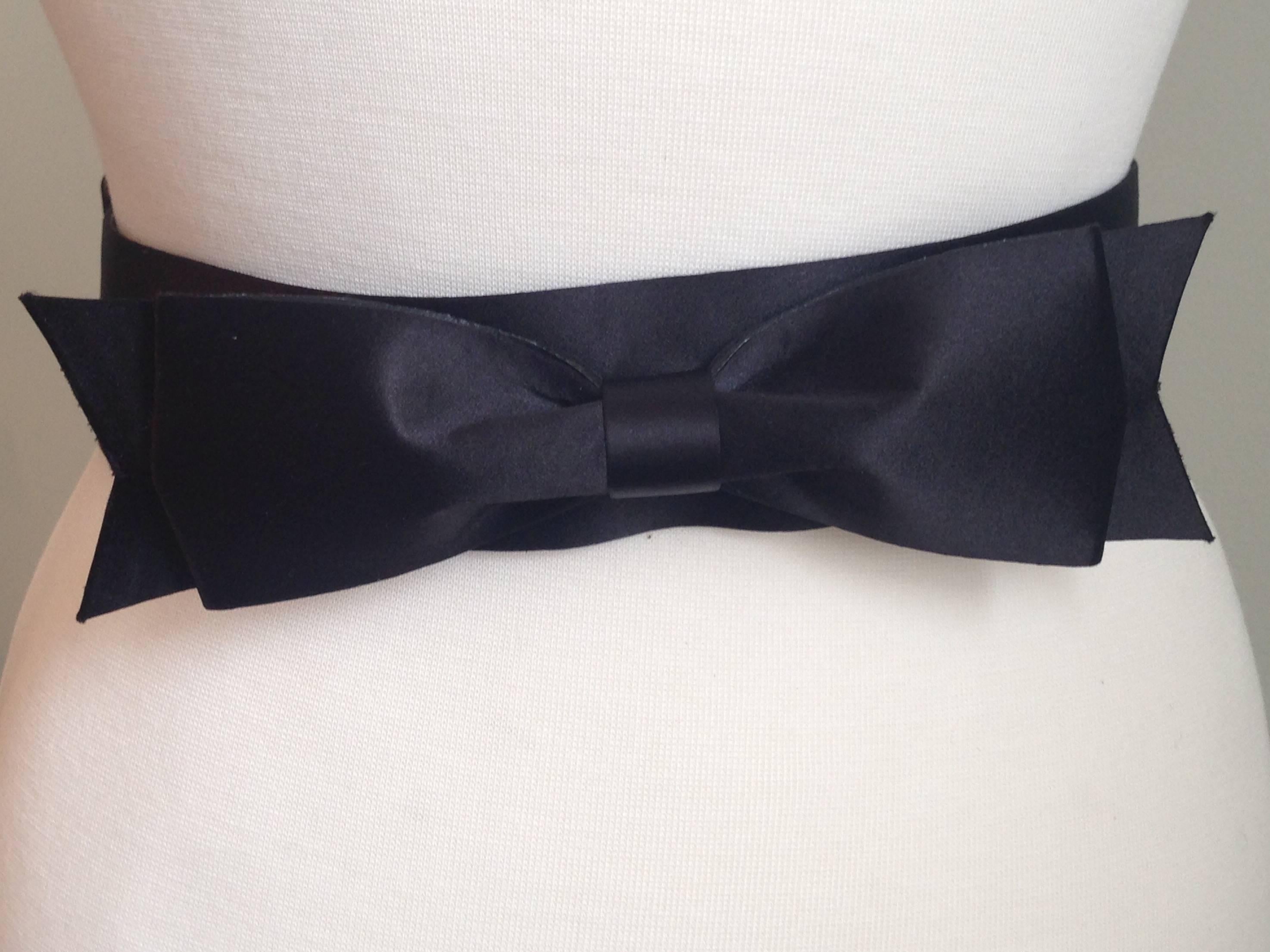 Chanel Black Satin Bow Belt SZ 85 In Excellent Condition In Chicago, IL