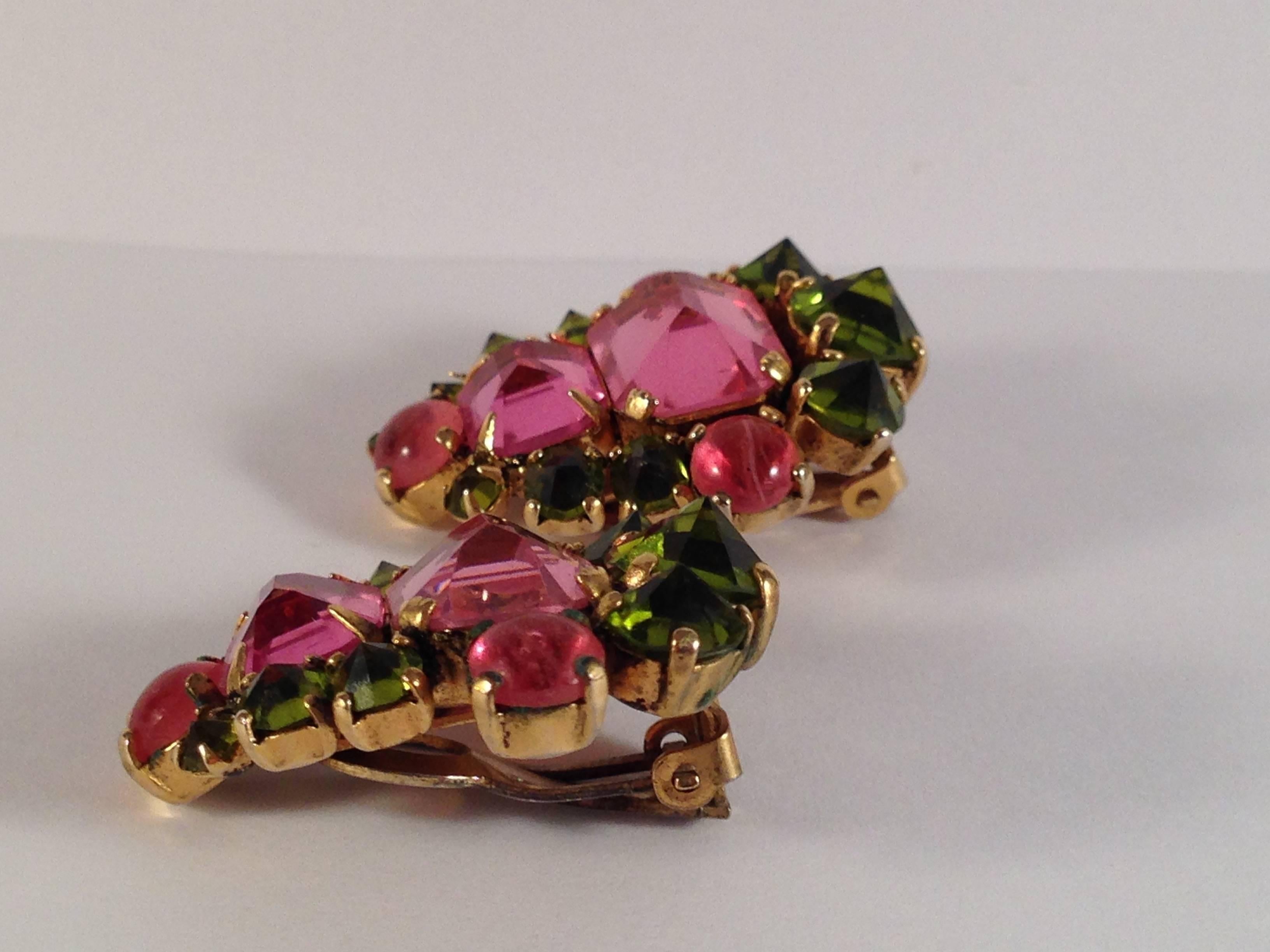 Schreiner 1960s Unsigned Pink and Green Clip On Earrings In Good Condition In Chicago, IL