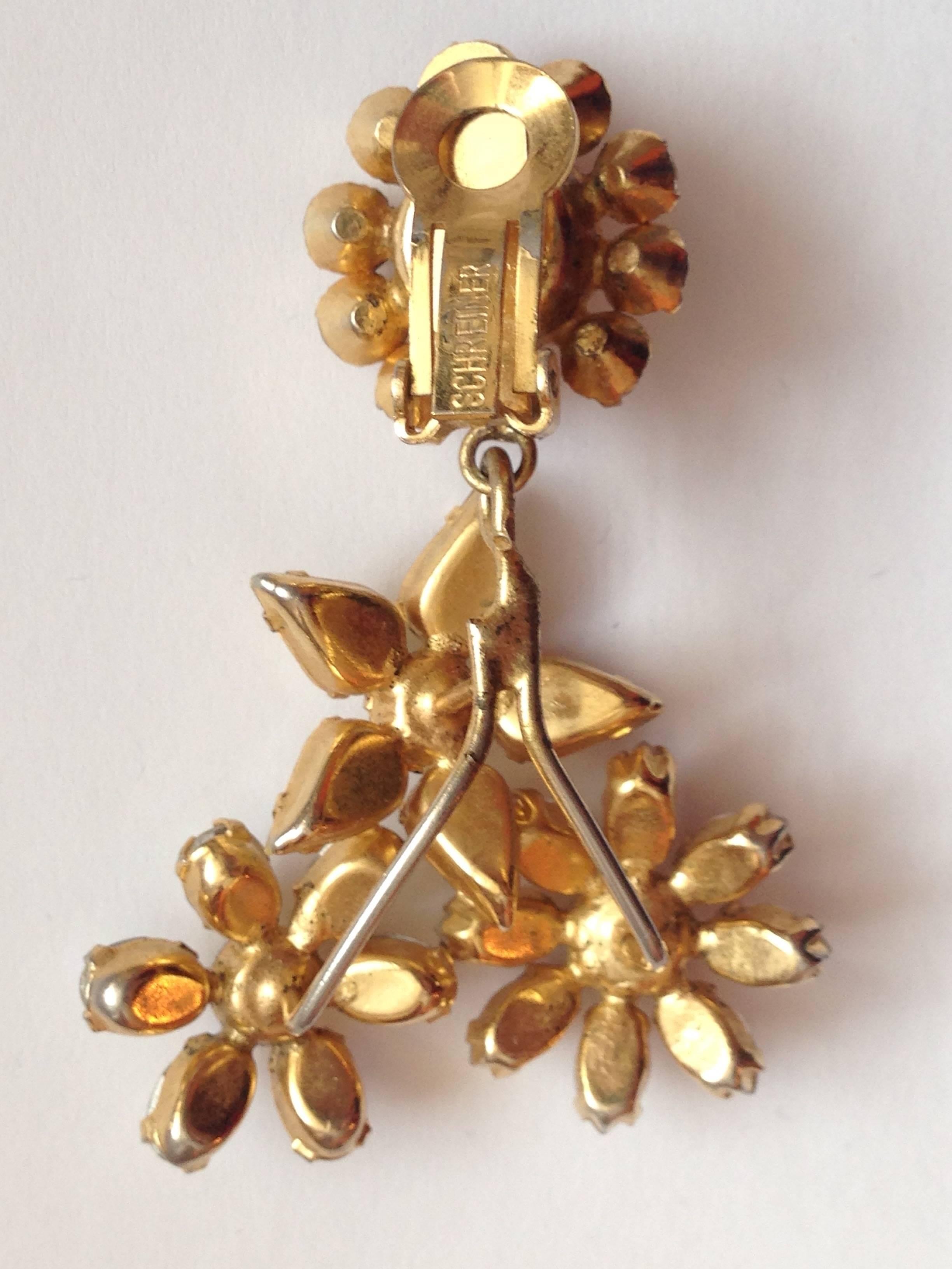 1950s Schreiner Yellow Floral Chandelier Earrings In Excellent Condition In Chicago, IL