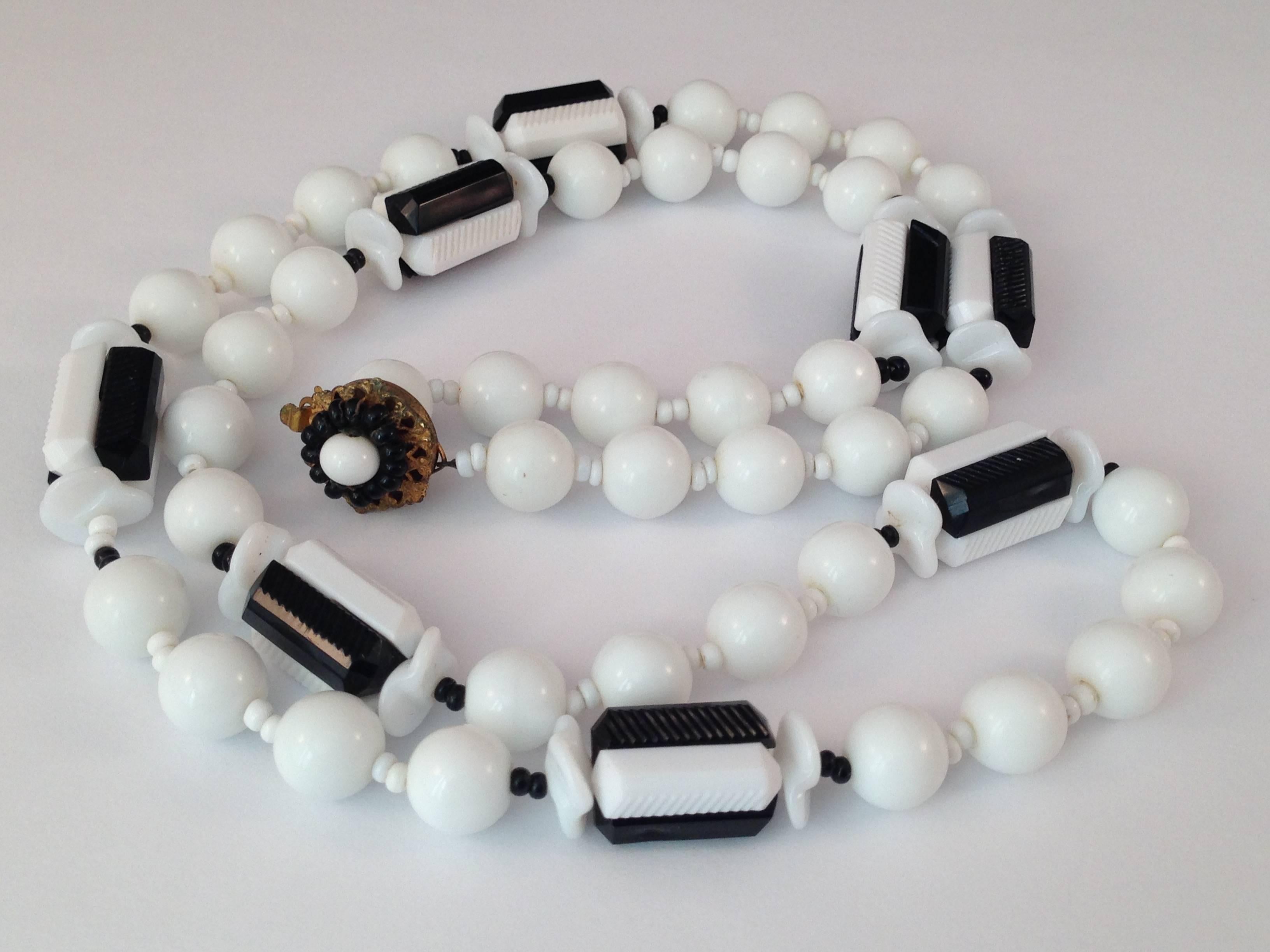 1960s Miriam Haskell Black and White Necklace and Clip On Earring Set In Excellent Condition For Sale In Chicago, IL
