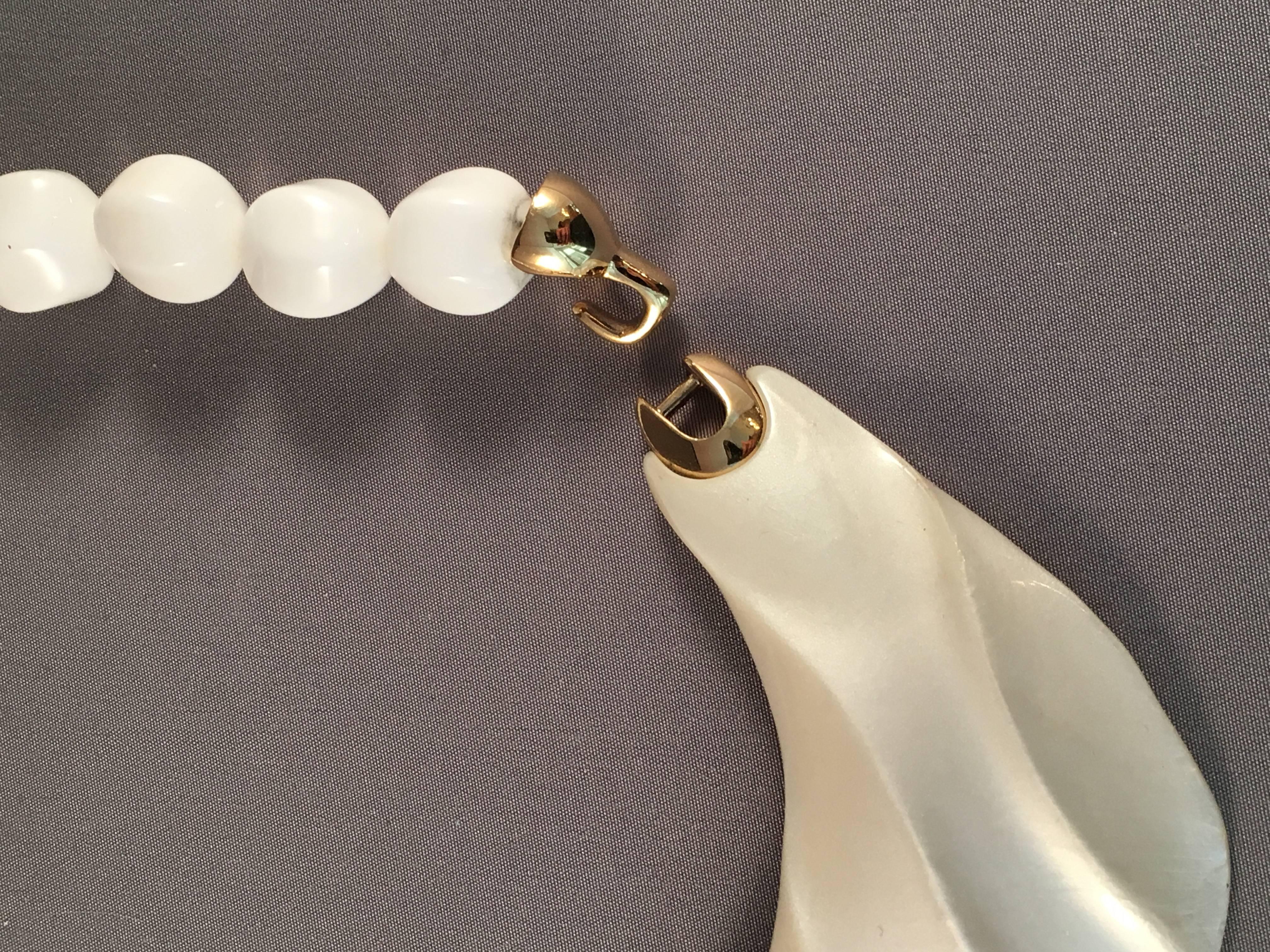 1970s Kunio Matsumoto for Trifari White Modernist Necklace  In Excellent Condition For Sale In Chicago, IL