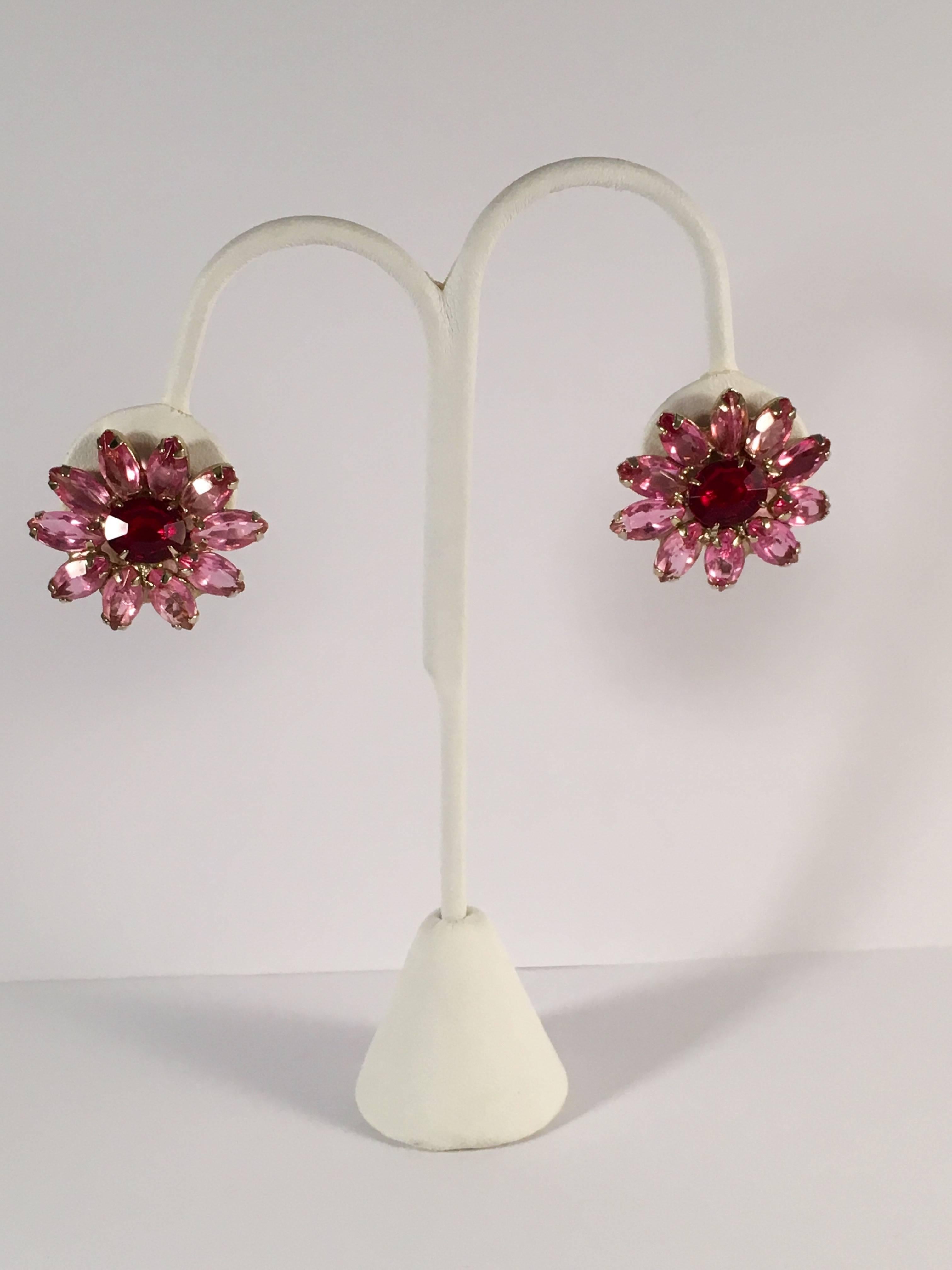 1960s Weiss Red and Pink Glass Clip-On Flower Earrings In Excellent Condition For Sale In Chicago, IL