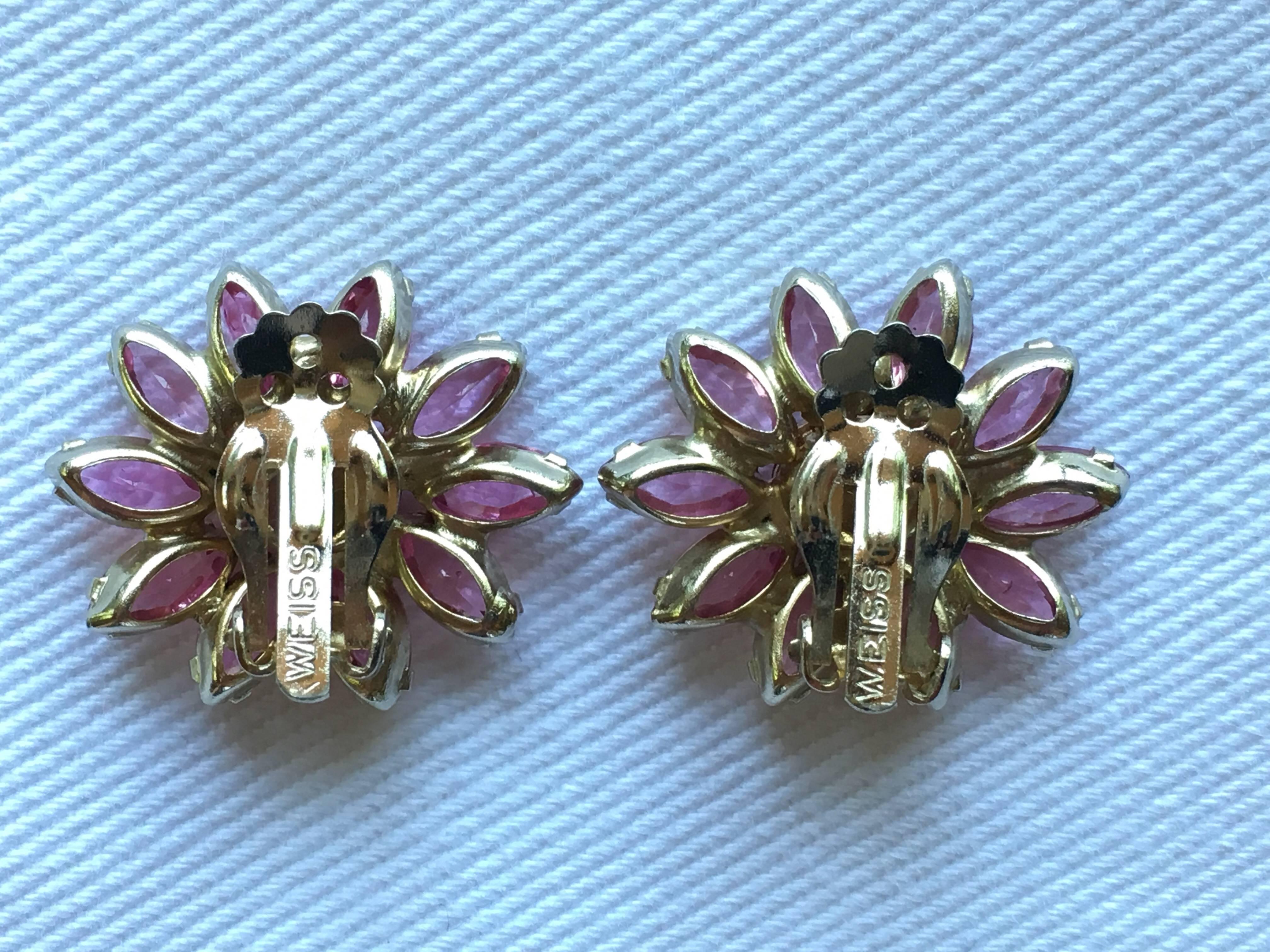 1960s Weiss Red and Pink Glass Clip-On Flower Earrings For Sale 1