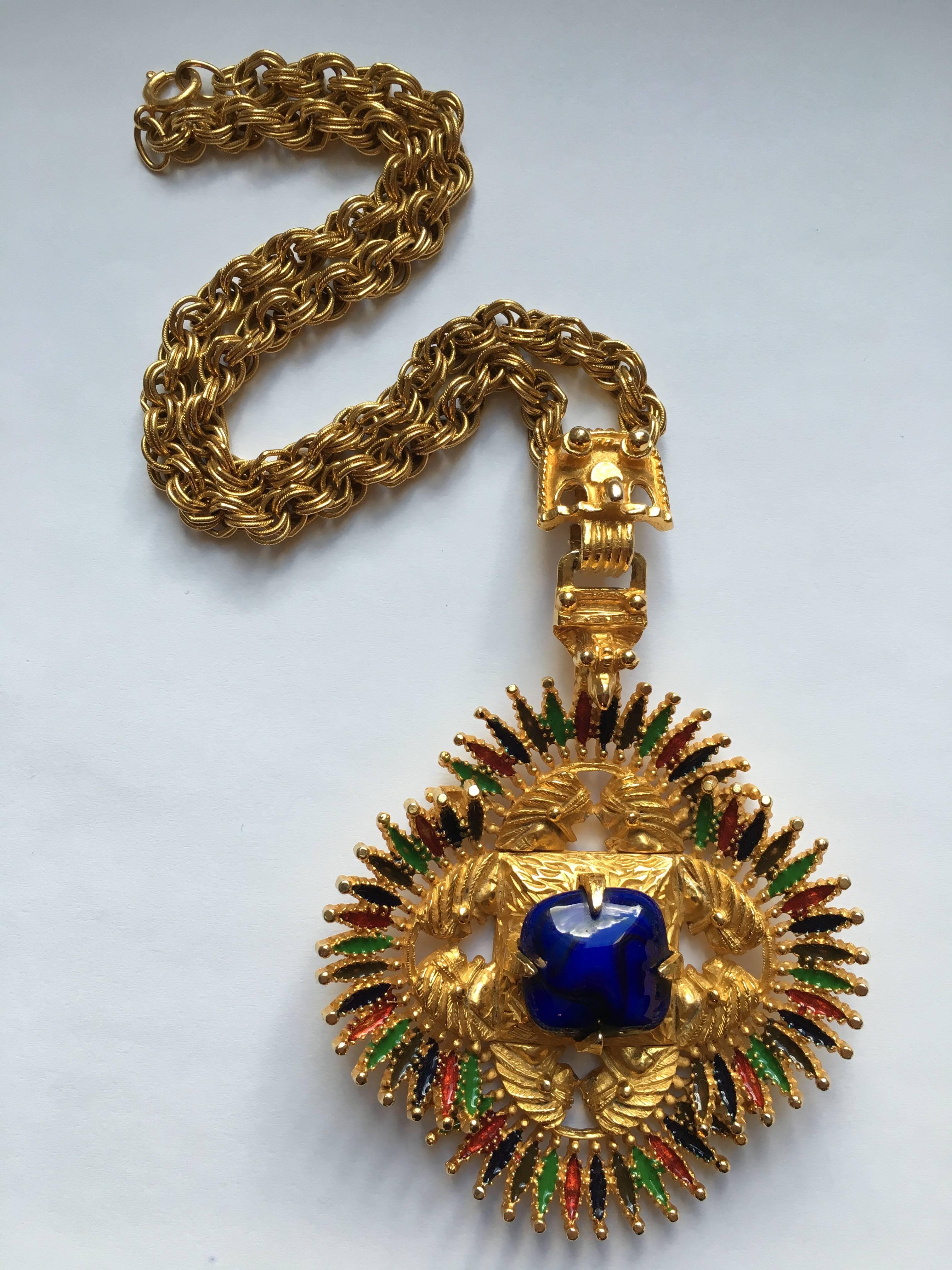 1970s Larry VRBA for Castlecliff Goldtone Tribal Pendant Necklace In Excellent Condition In Chicago, IL