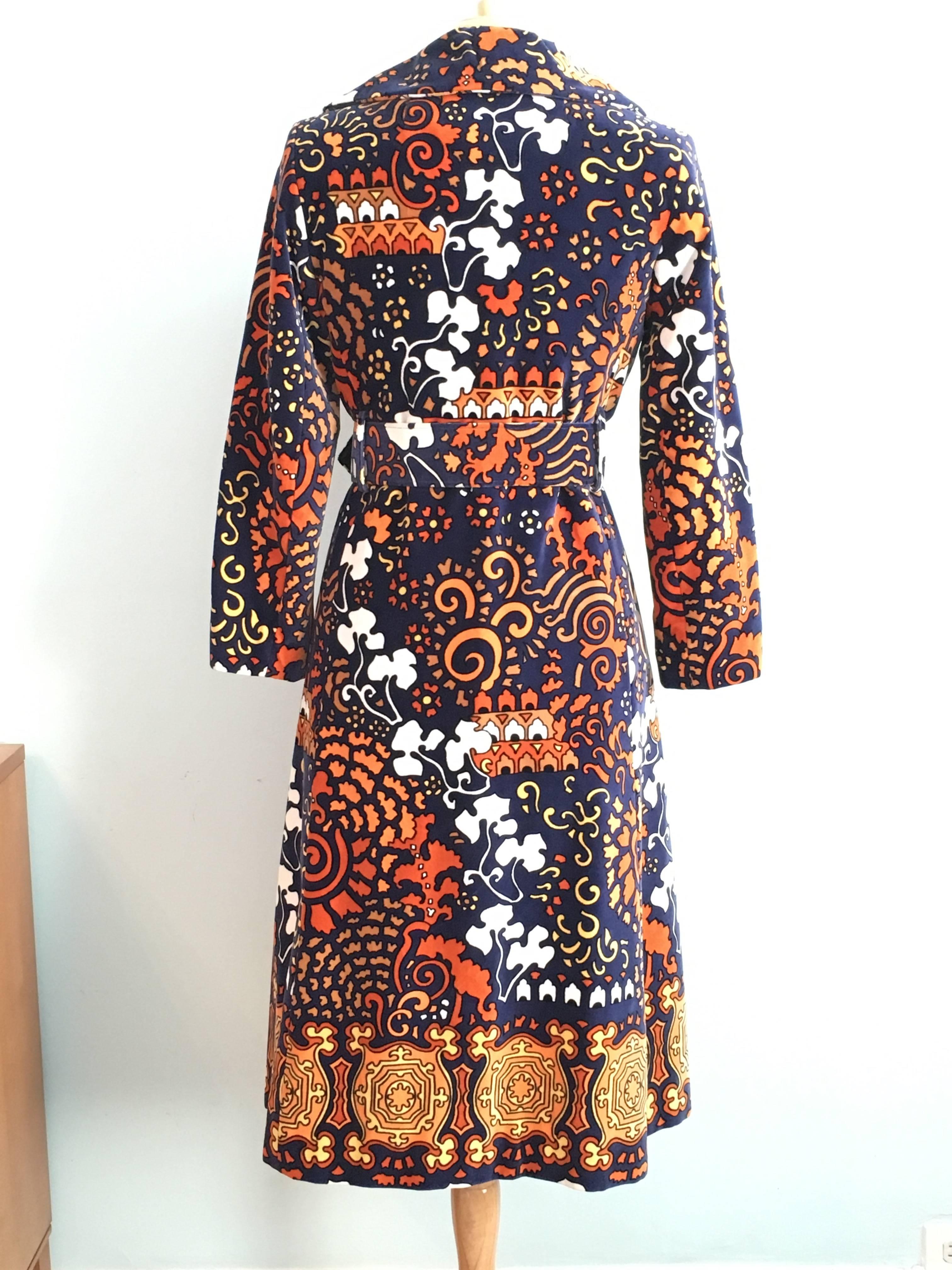 Bill Blass1970s Printed Velvet Coat for Bond Street In Excellent Condition In Chicago, IL