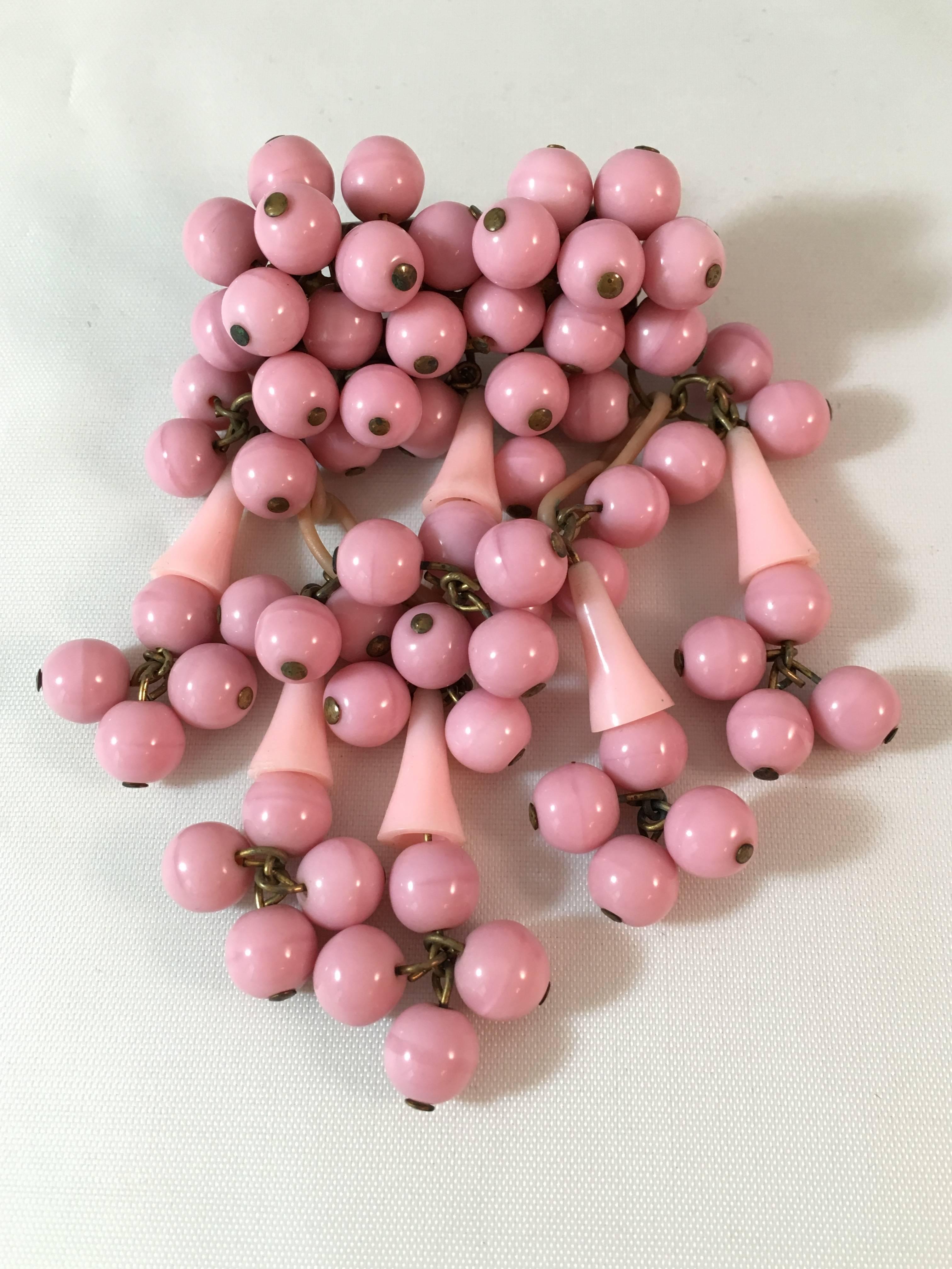 1940s Miriam Haskell Pink Glass Dangle Brooch In Excellent Condition For Sale In Chicago, IL