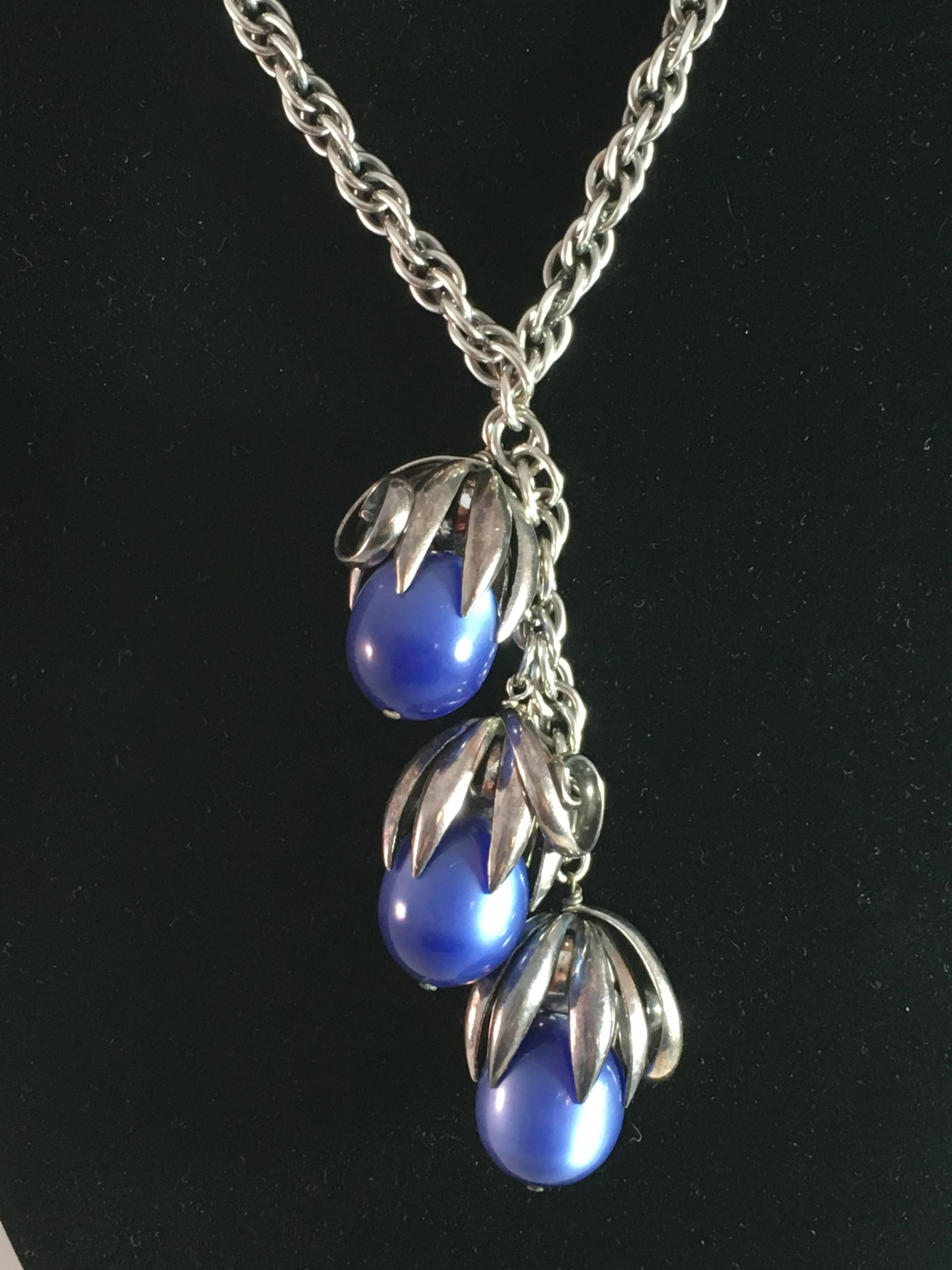 1953 Napier Blue Moonstone 'Kumquat' Necklace In Excellent Condition For Sale In Chicago, IL