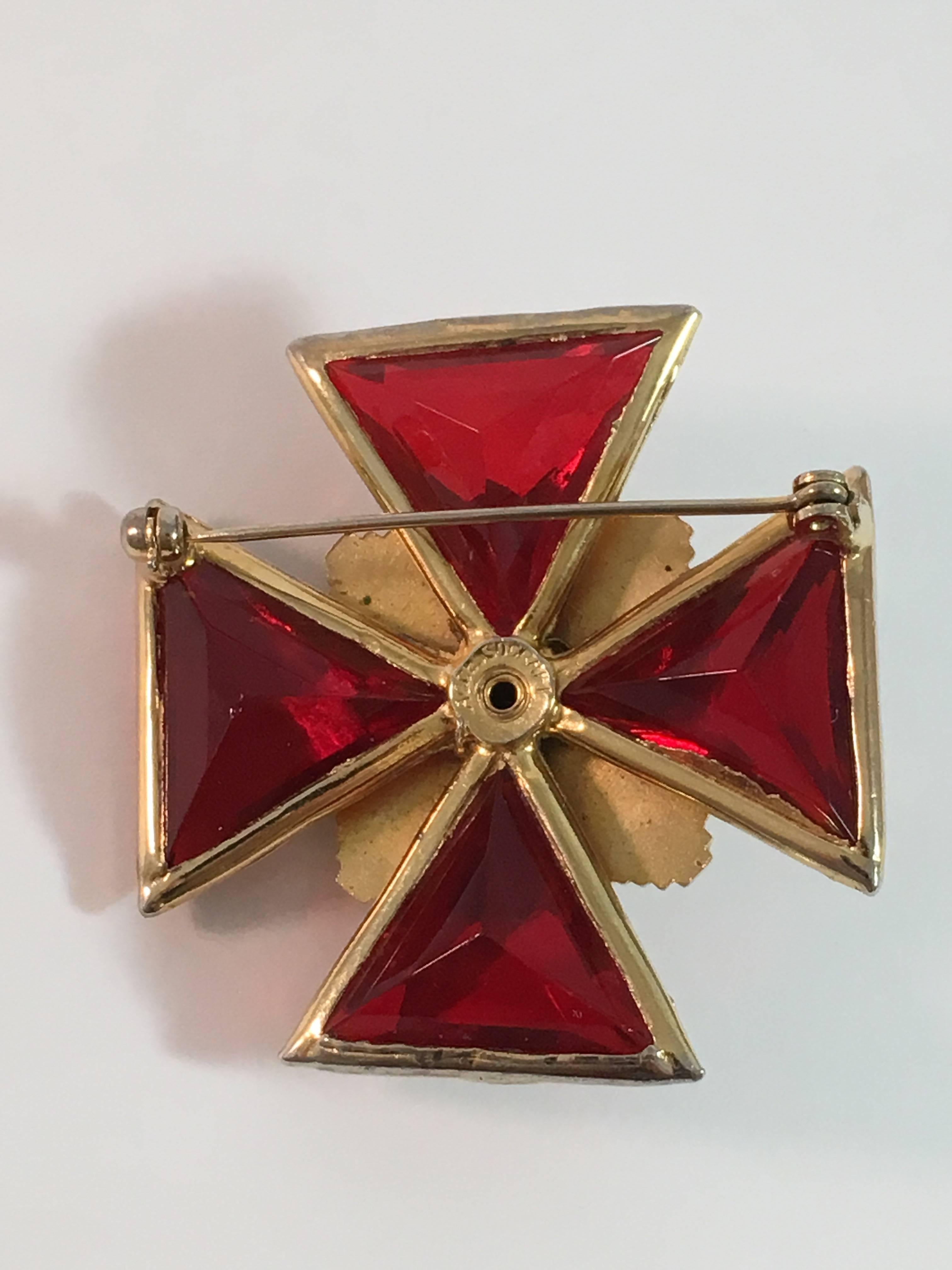 1960s Accessocraft Goldtone and Red Glass Maltese Cross Brooch In Excellent Condition In Chicago, IL