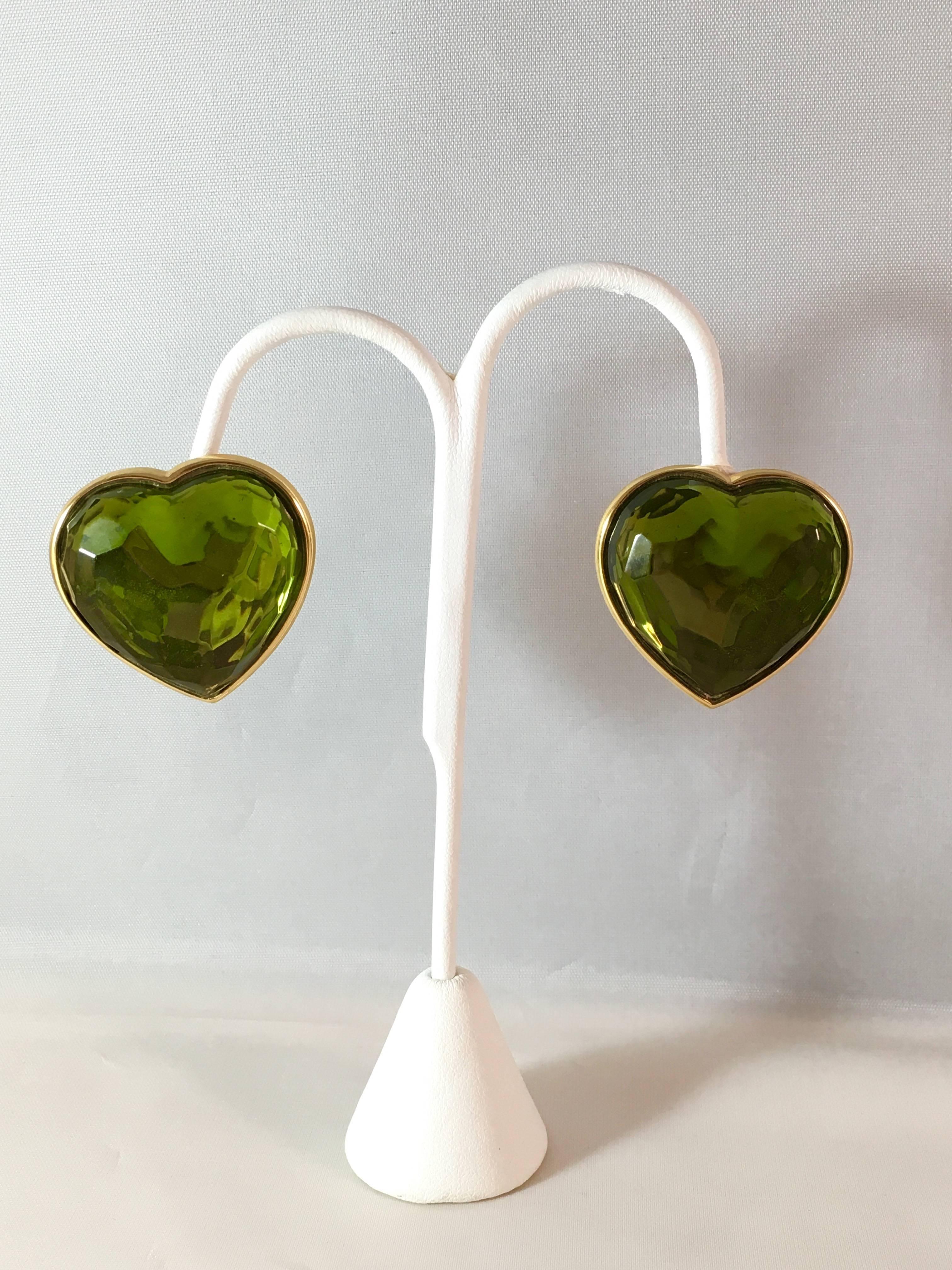1980s Yves Saint Laurent Green Glass Heart Clip On Earrings In Excellent Condition For Sale In Chicago, IL