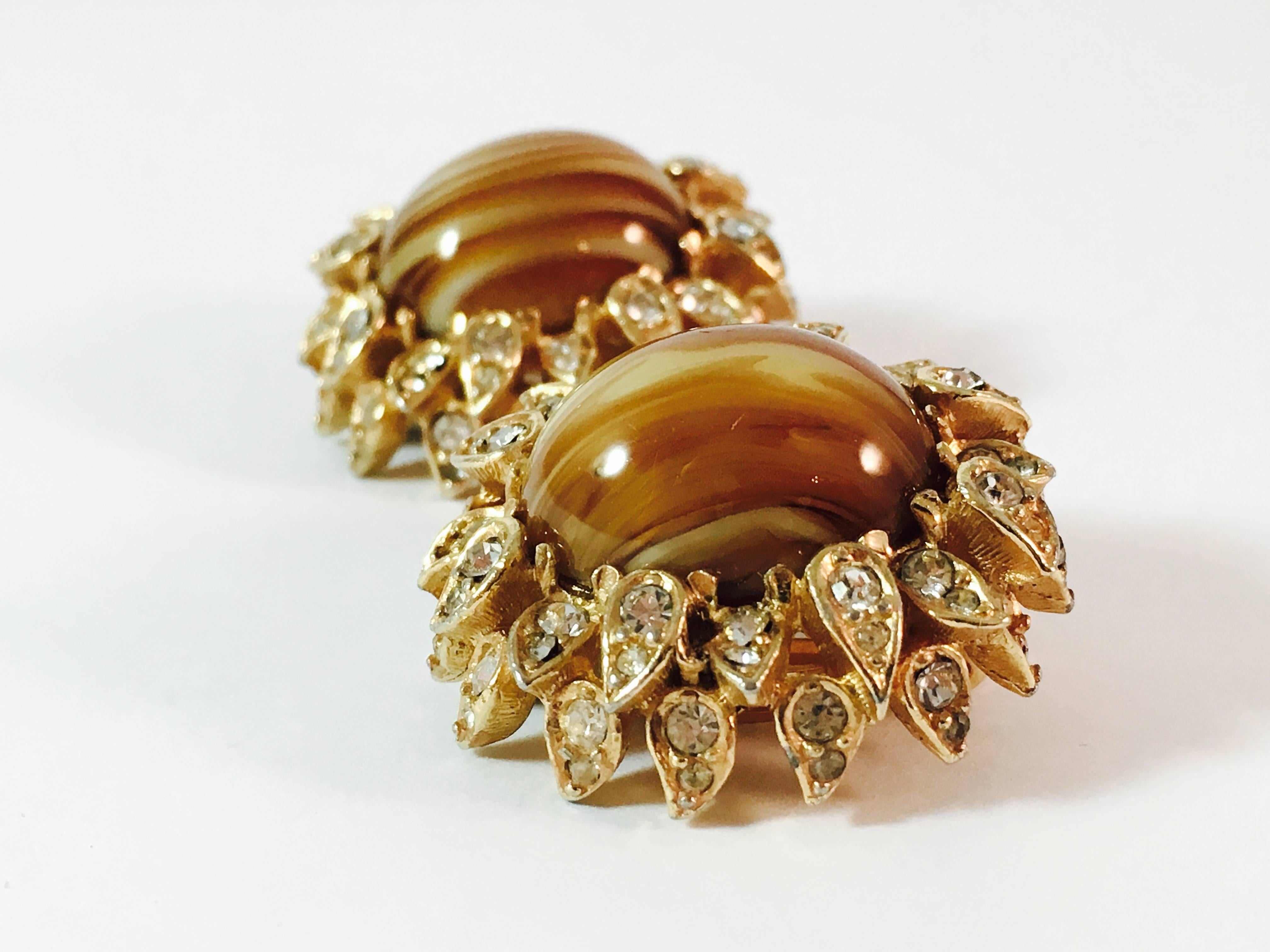 Vintage Ciner Tiger's Eye and Rhinestone Clip Earrings In Excellent Condition In Chicago, IL