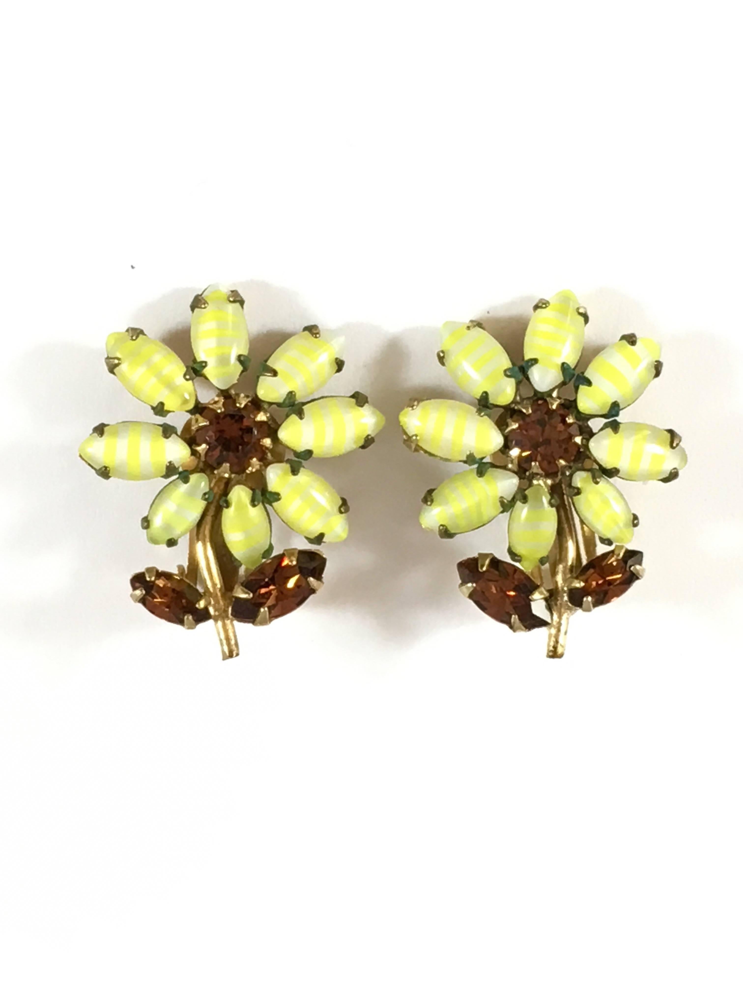 These are a pair of beautifully 1950s yellow flower clip-on earrings. Unsigned but most certainly made by Schreiner. They have Schreiner's signature earring clip backs and the stones are set prong-side up - another Schreiner signature. The flowers'