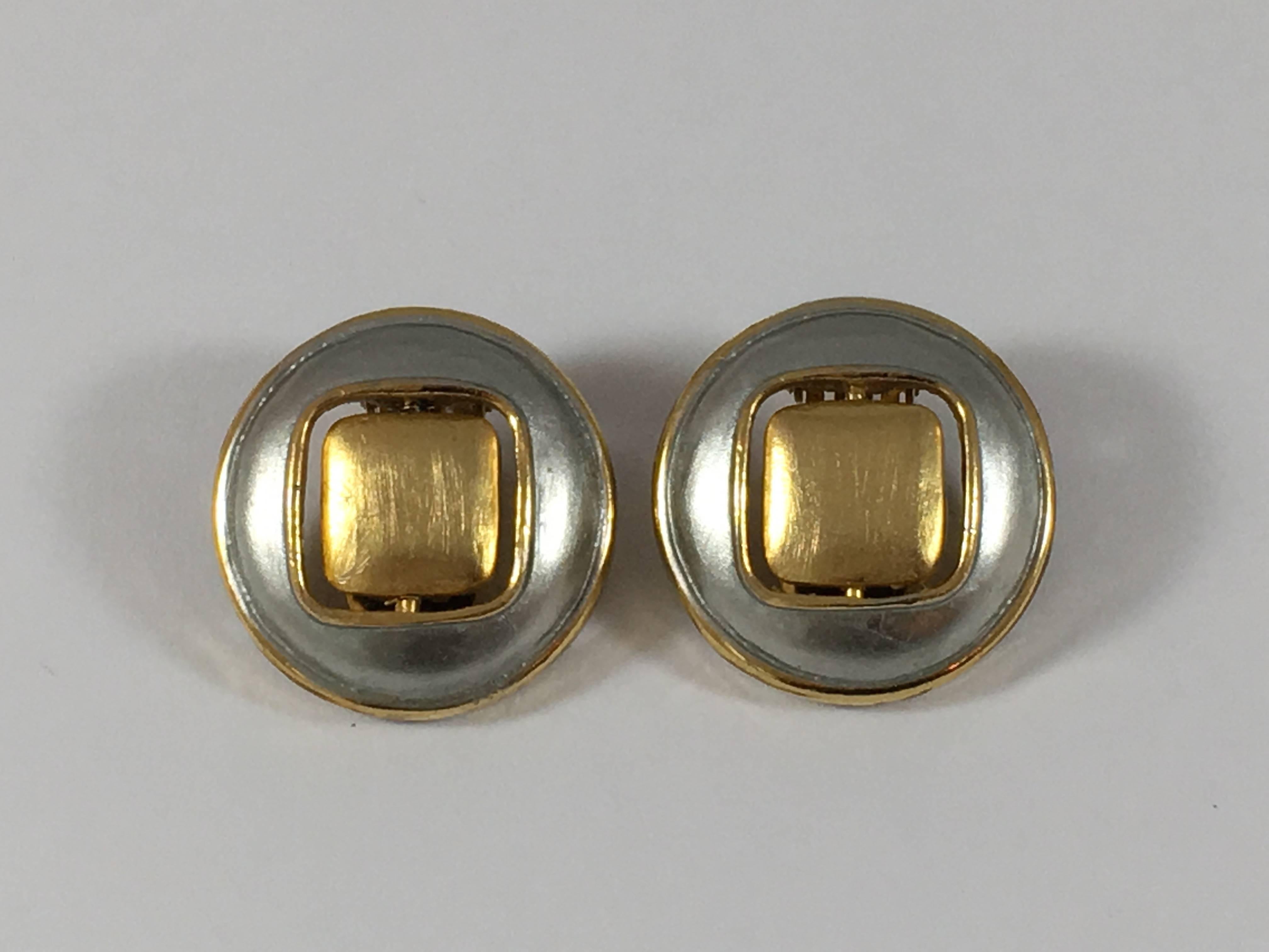 Pierre Cardin 1960s MOD Reversible Clip-On Earrings In Excellent Condition For Sale In Chicago, IL