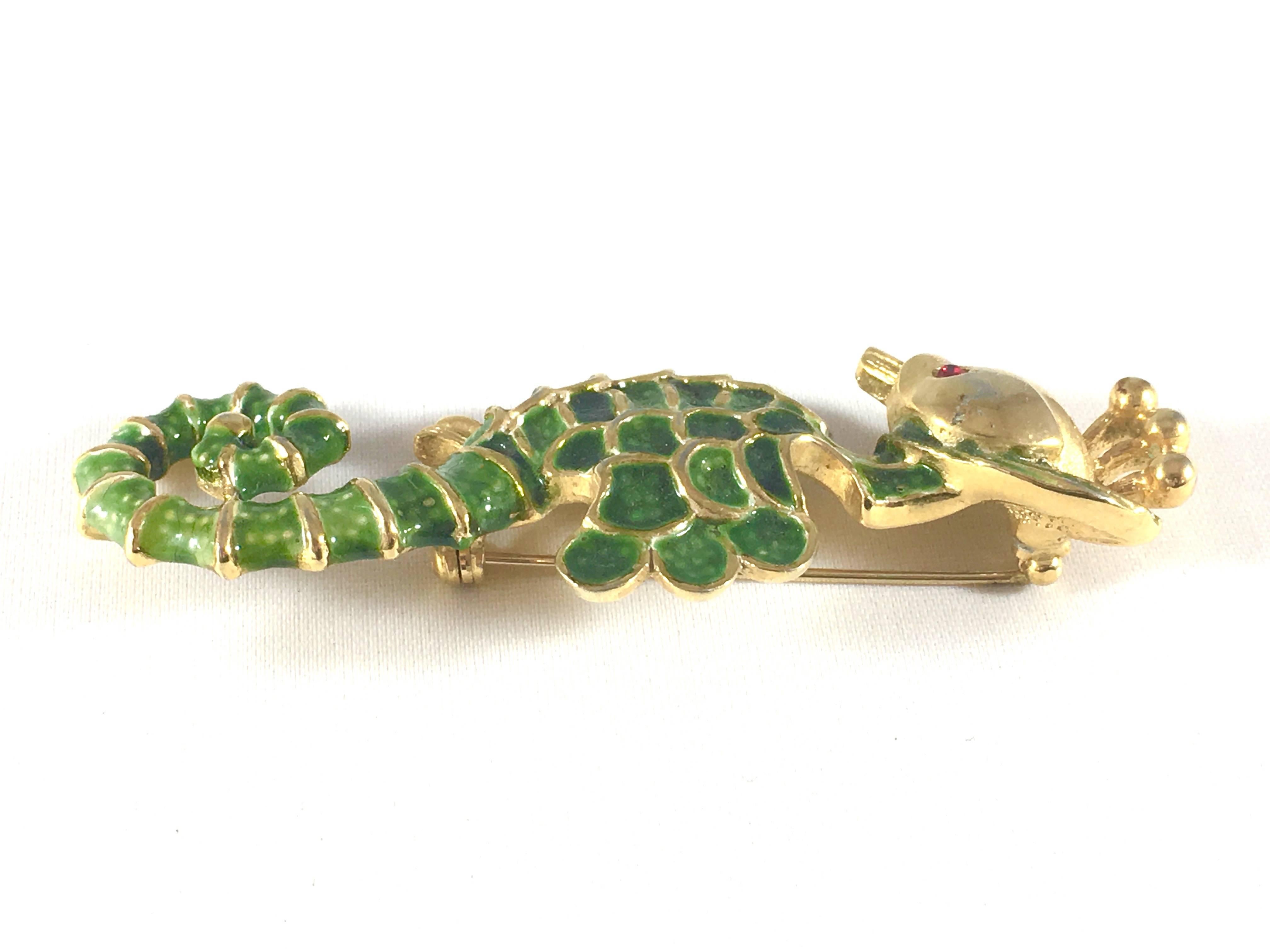 Kenneth Jay Lane Sea Horse Brooch, 1960s  In Excellent Condition For Sale In Chicago, IL