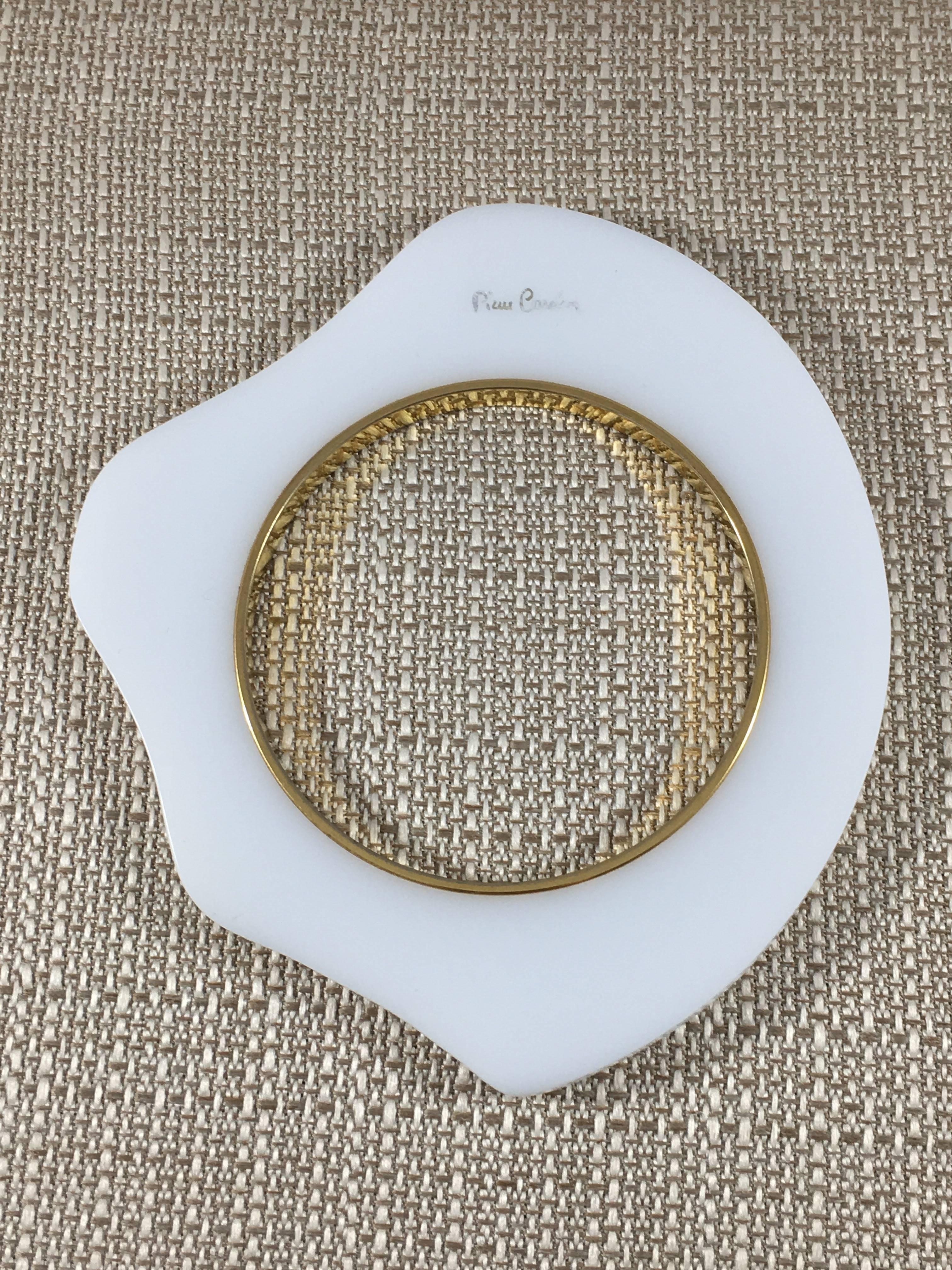 Pierre Cardin 1960s MOD White Resin Bangle Bracelet In Excellent Condition For Sale In Chicago, IL