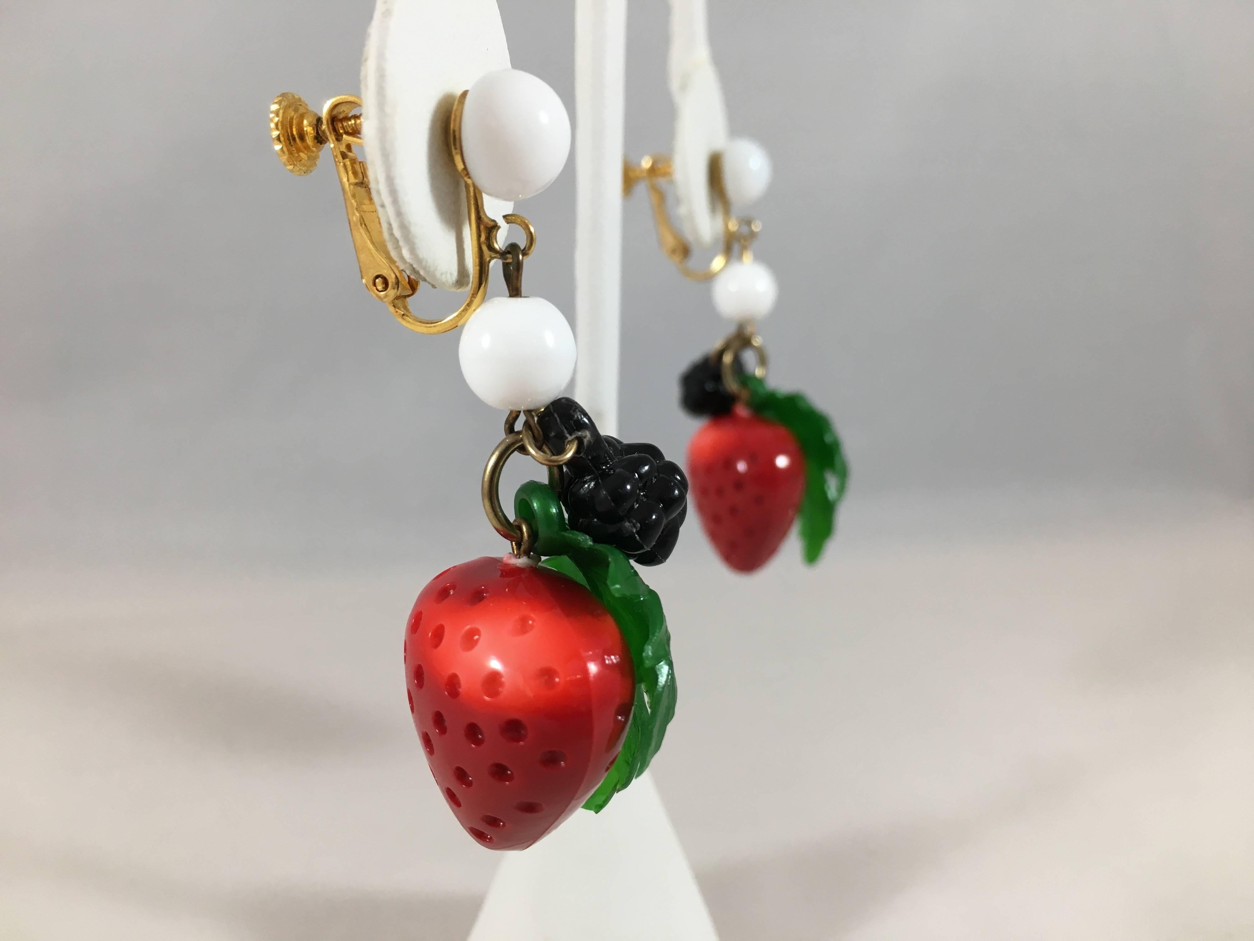 1970s Les Bernard Strawberry Berry Dangle Earrings In Excellent Condition In Chicago, IL