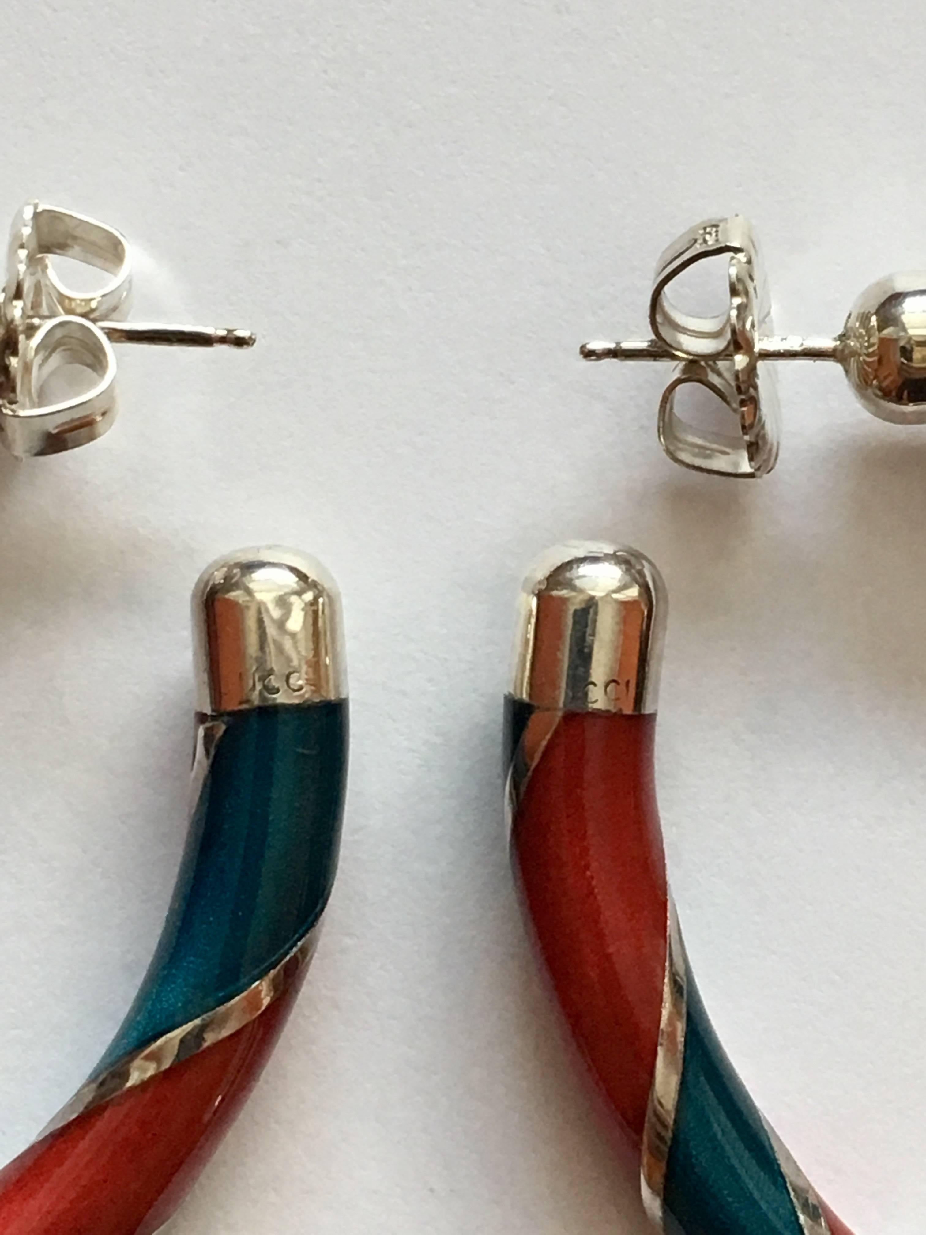 1980s Gucci Red and Blue Enameled Sterling Hoop Earrings For Sale 3