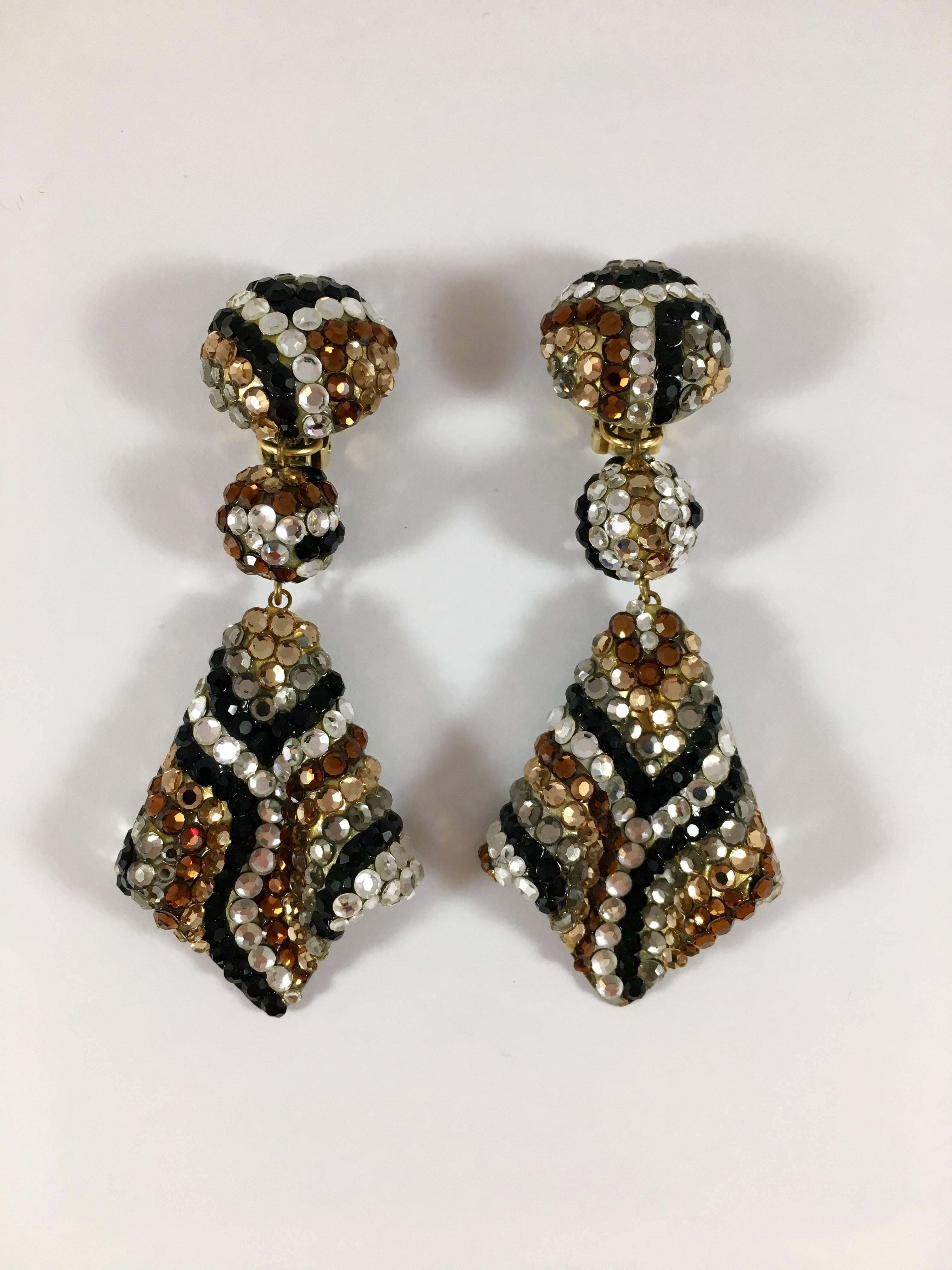 Richard Kerr 1980s Large Animal Pattern Dangle Clip-On Earrings In Excellent Condition In Chicago, IL