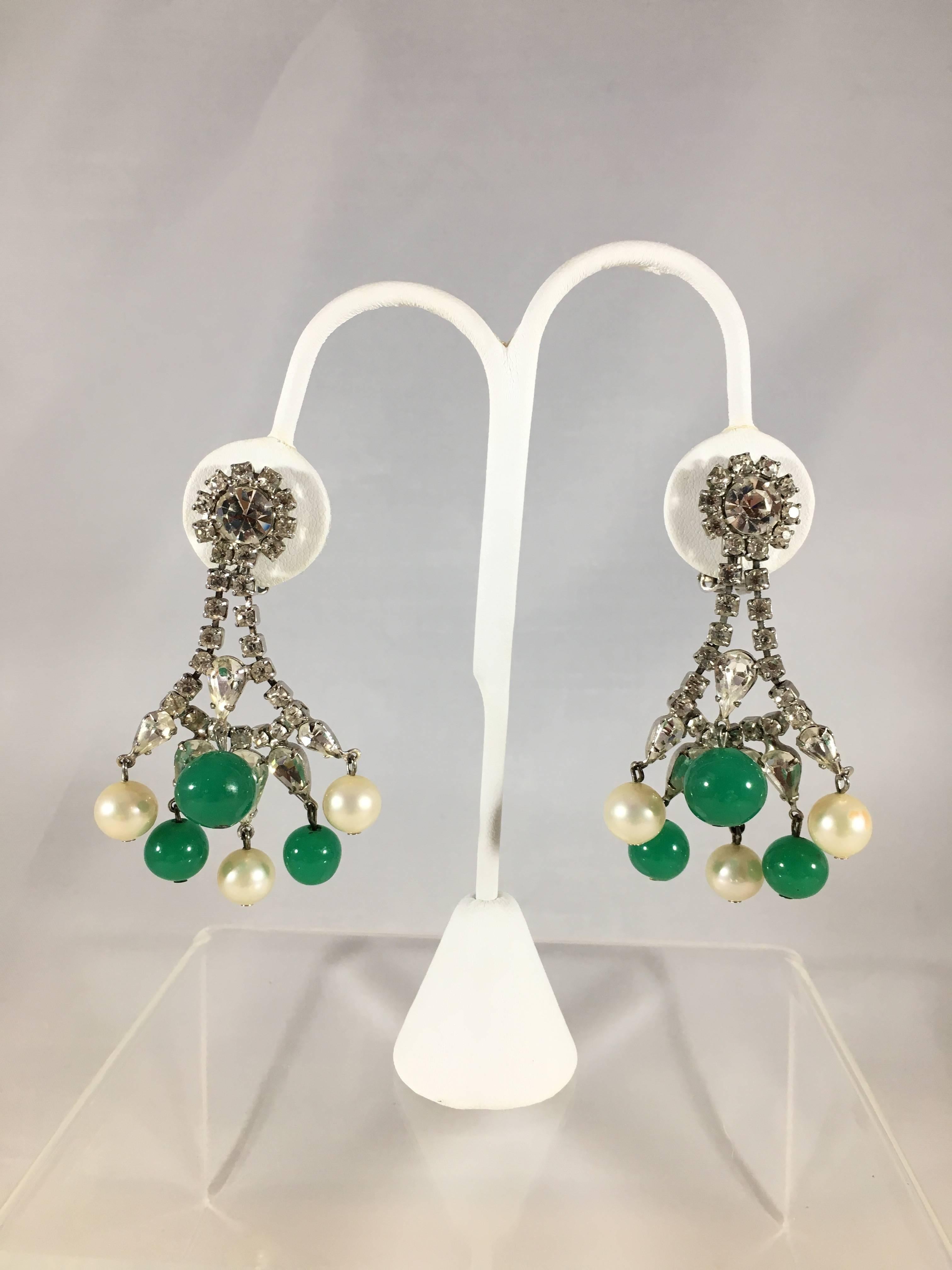 Hattie Carnegie 60s Chandelier Earrings with Rhinestones, Pearls and Emeralds In Excellent Condition For Sale In Chicago, IL