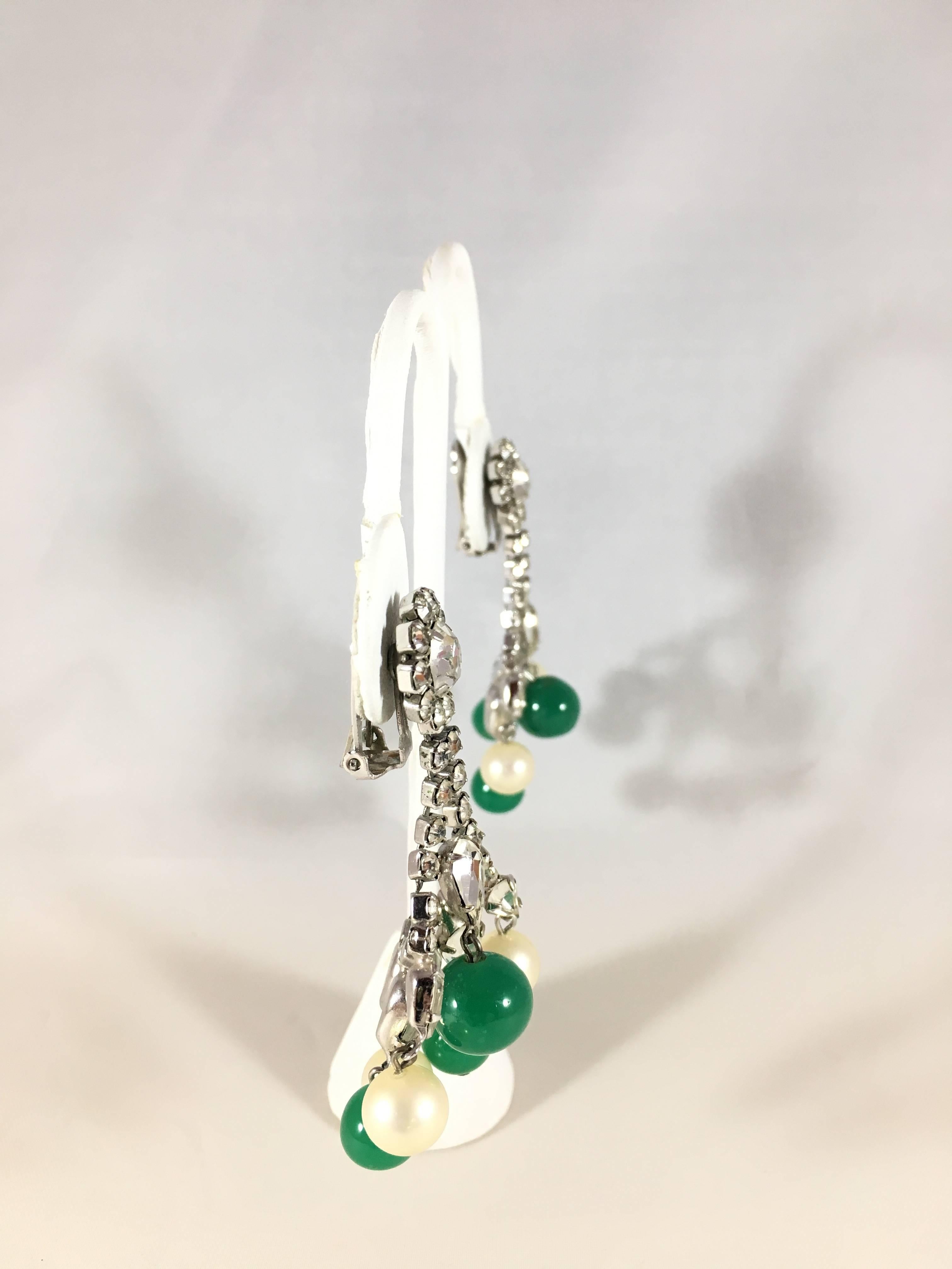 Hattie Carnegie 60s Chandelier Earrings with Rhinestones, Pearls and Emeralds For Sale 2