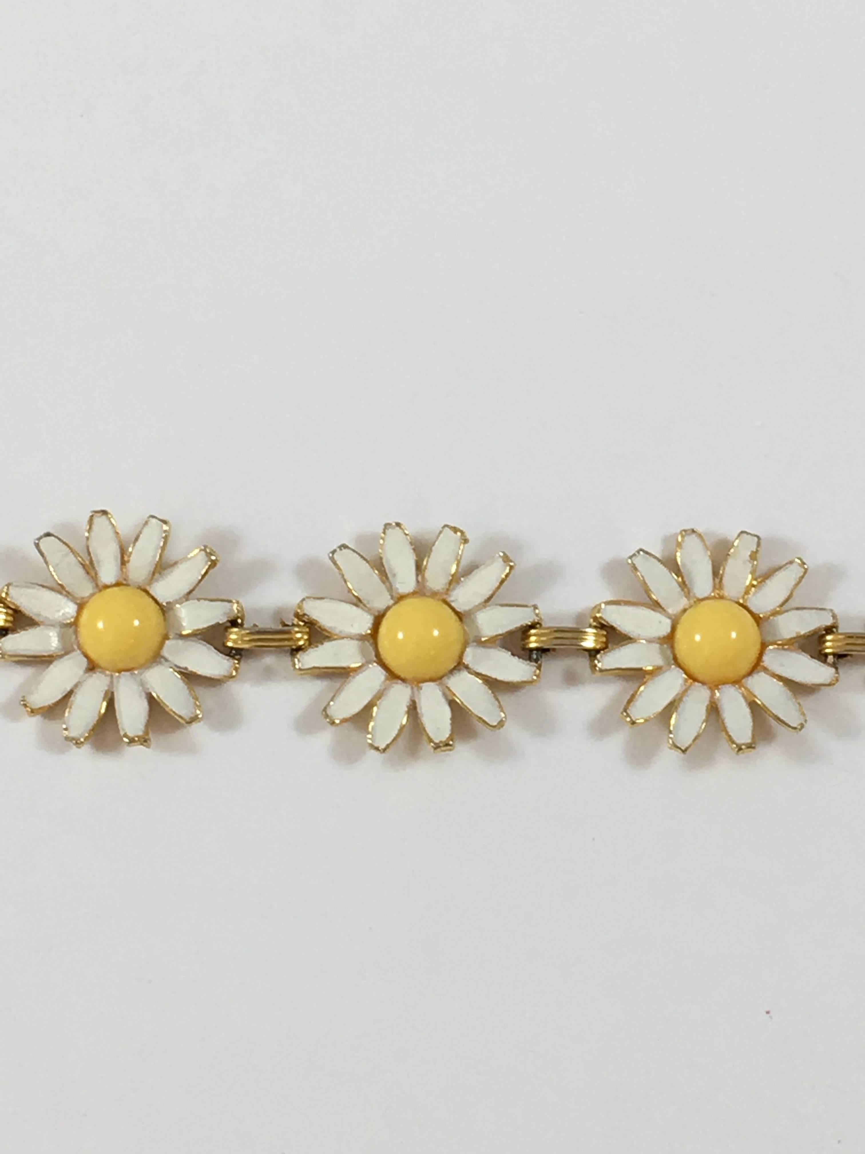 Weiss White and Yellow Enamel Daisy Bracelet, 1960s In Excellent Condition In Chicago, IL