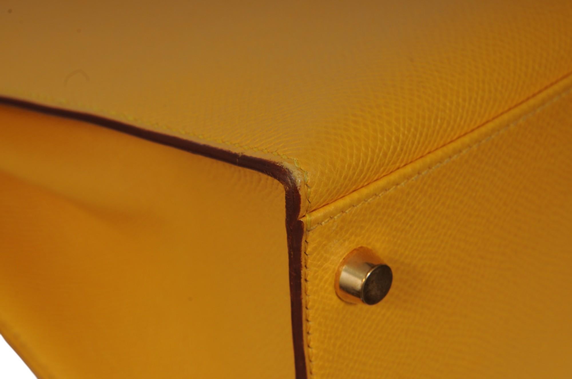 Hermes Kelly 32 Sellier Jaune Ambre Gold Hardware Vintage 2000's Crossbody im Angebot 11