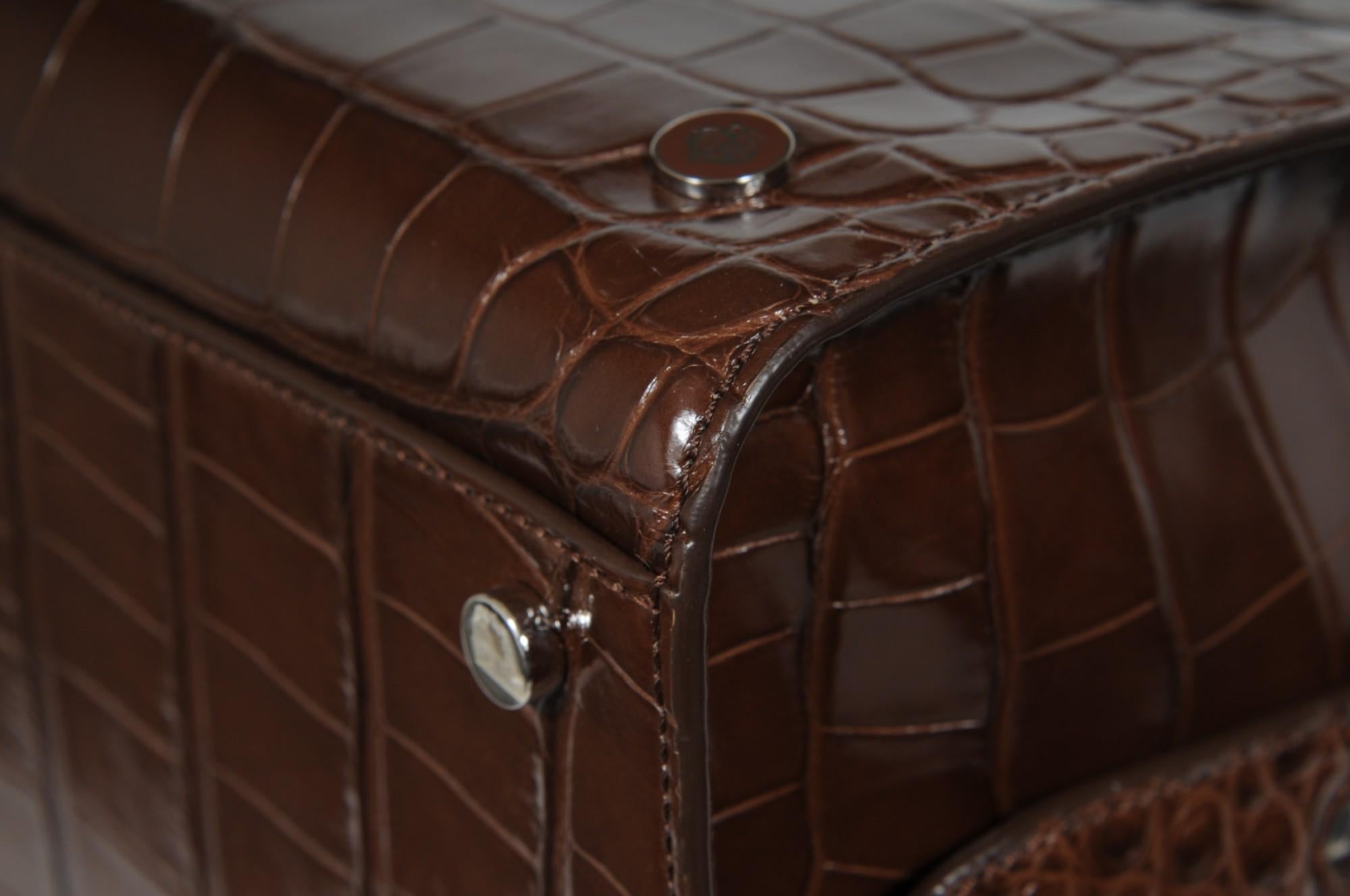 Loro Piana Sesia Bag Marrone Alligatore Crossbody Tote Top Handle Bag in vendita 9